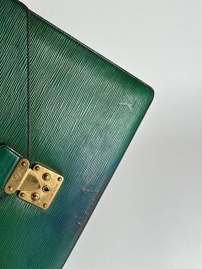 Pochette vintage Louis Vuitton en cuir épi vert