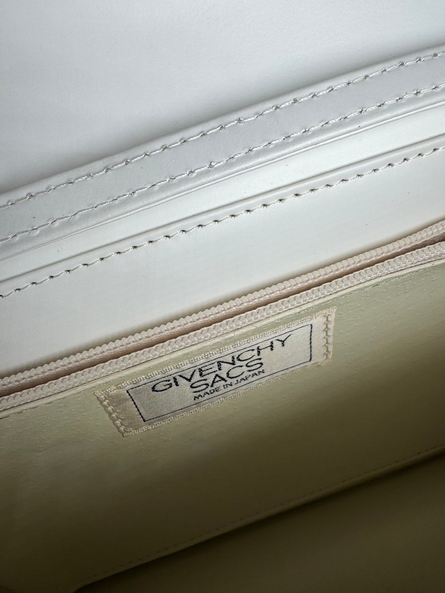 Sac vintage Givenchy 4G en cuir blanc à double sens