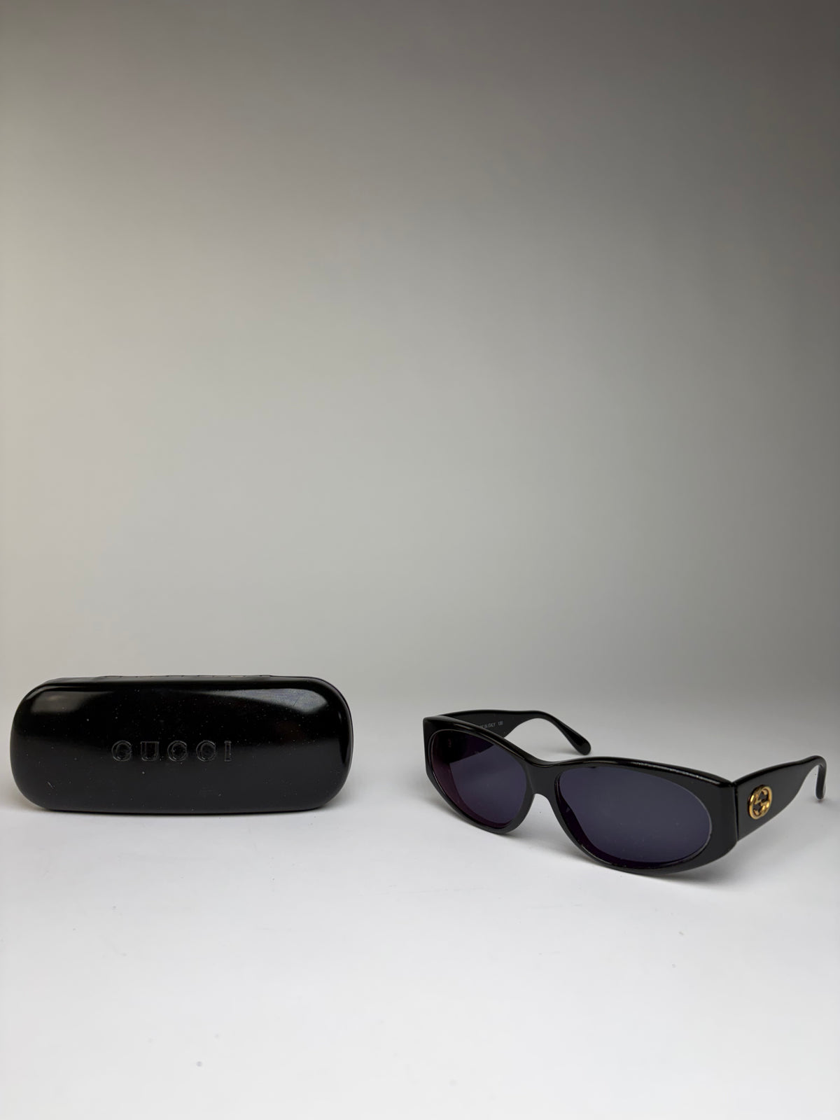 Vintage Gucci Cat-Eye Sunglasses Early 2000s Black Gold