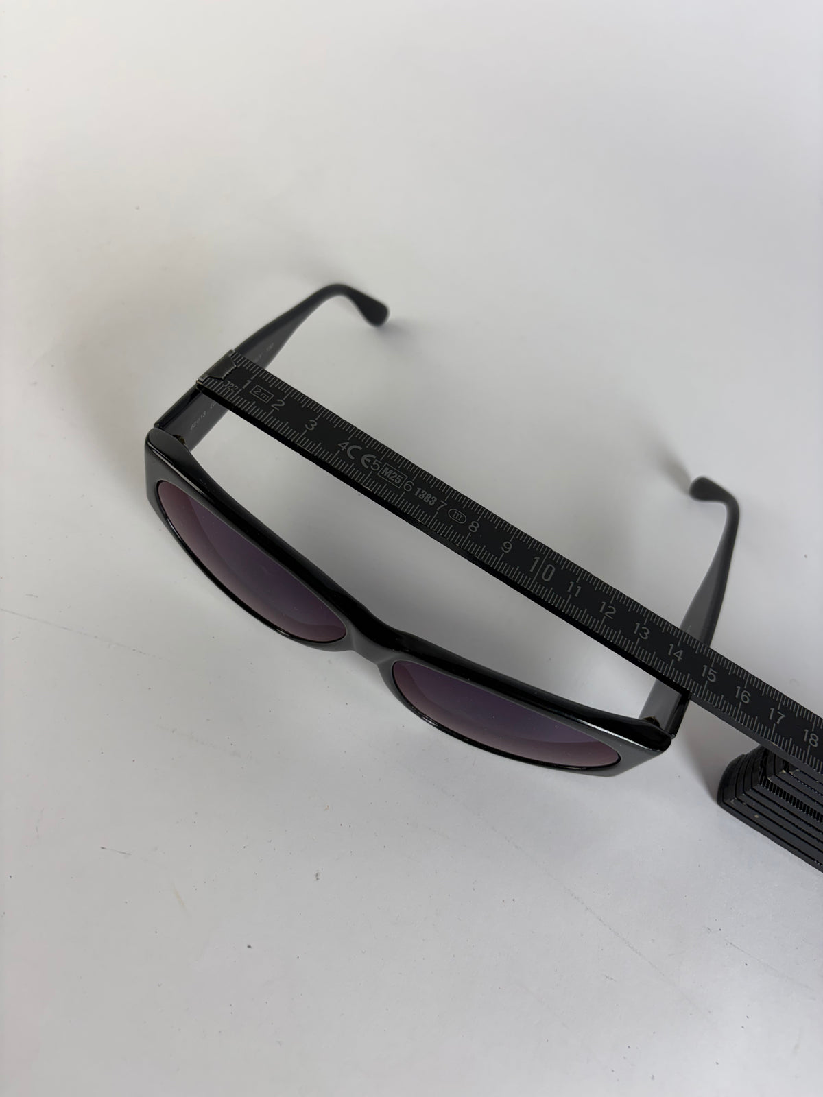 Vintage Gucci Cat-Eye Sunglasses Early 2000s Black Gold