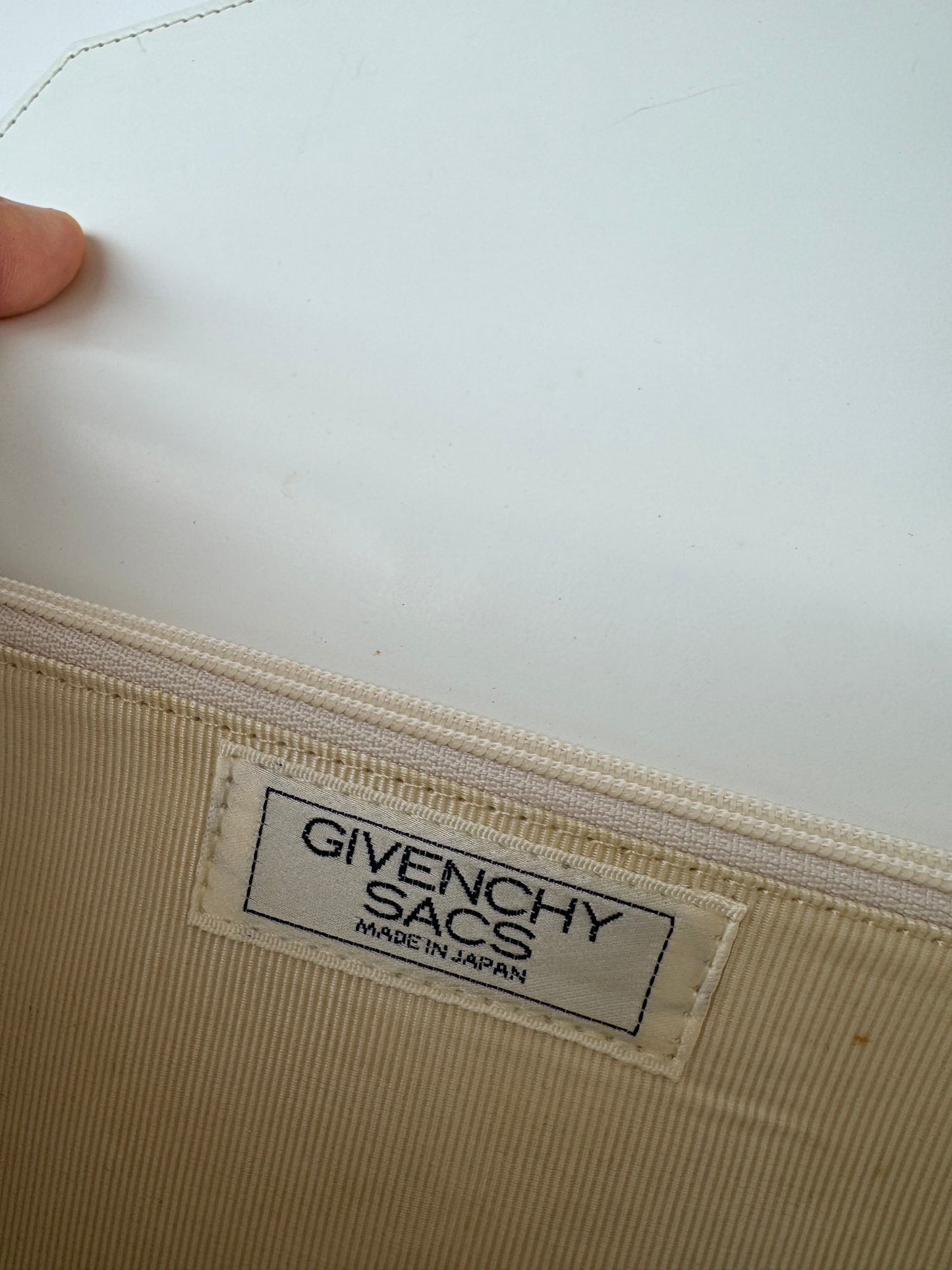 Vintage Givenchy leather Shoulder Bag / Crossbody Bag White