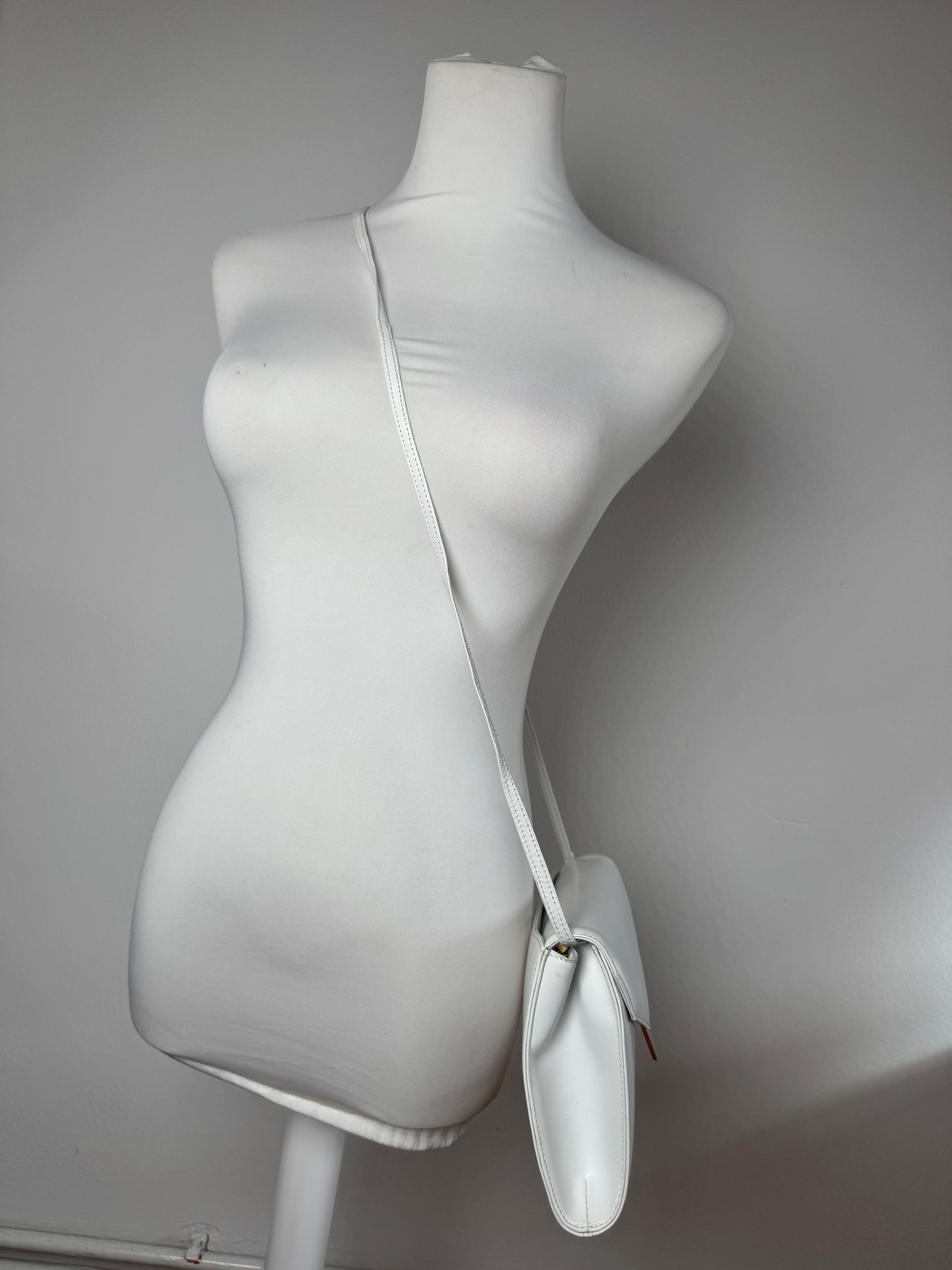 Vintage Givenchy leather Shoulder Bag / Crossbody Bag White