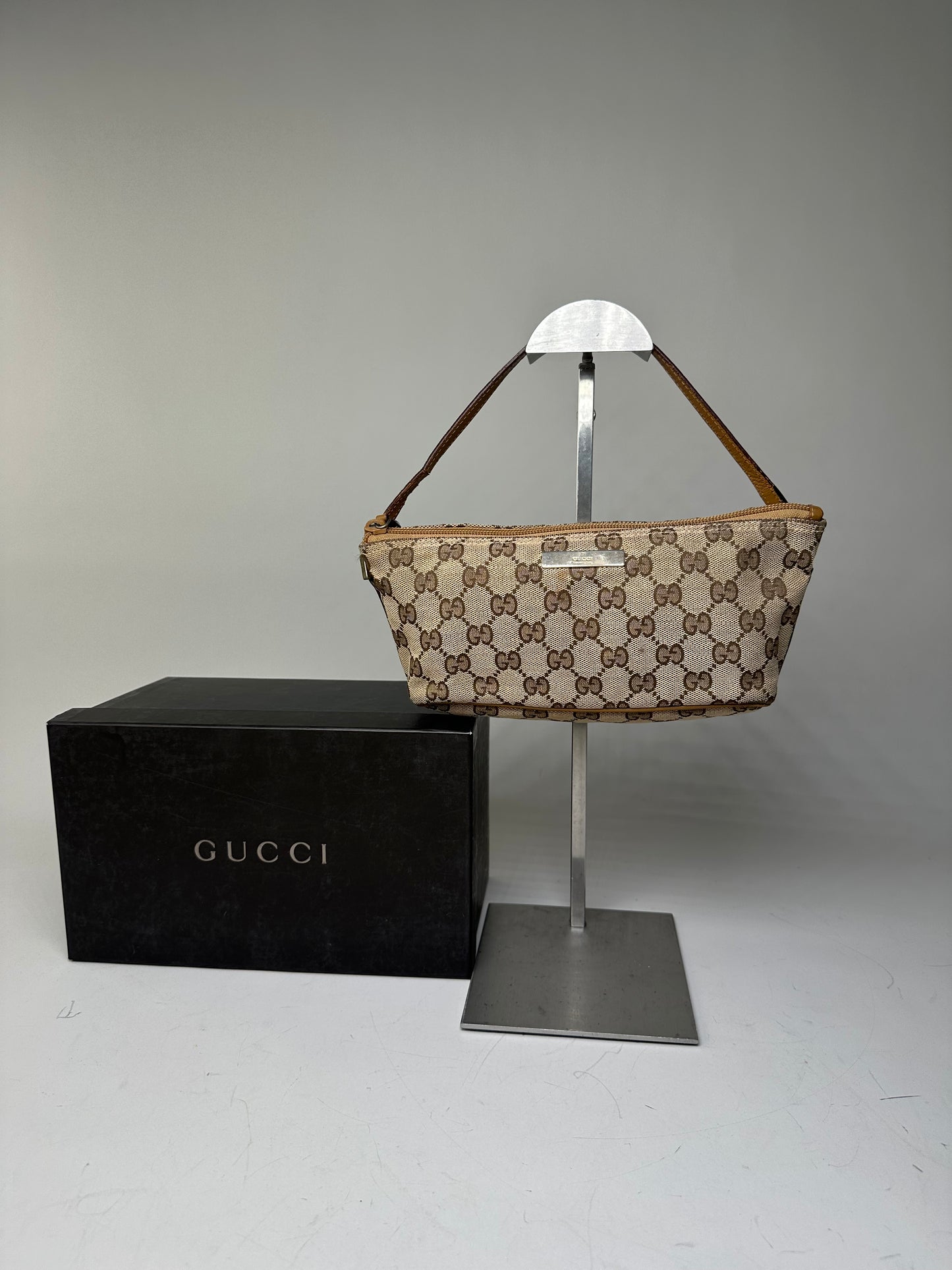 Vintage Gucci GG Supreme Clutch Bag Beige Brown Gold