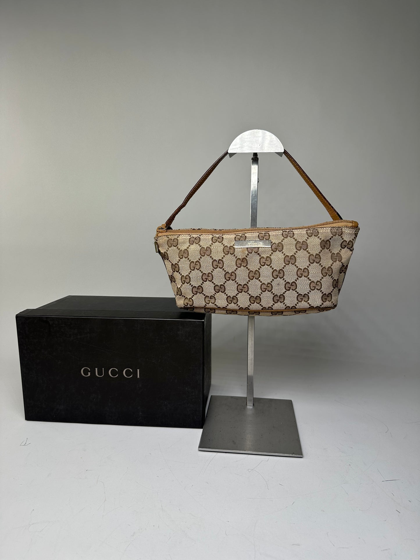 Vintage Gucci GG Supreme Clutch Bag Beige Brown Gold