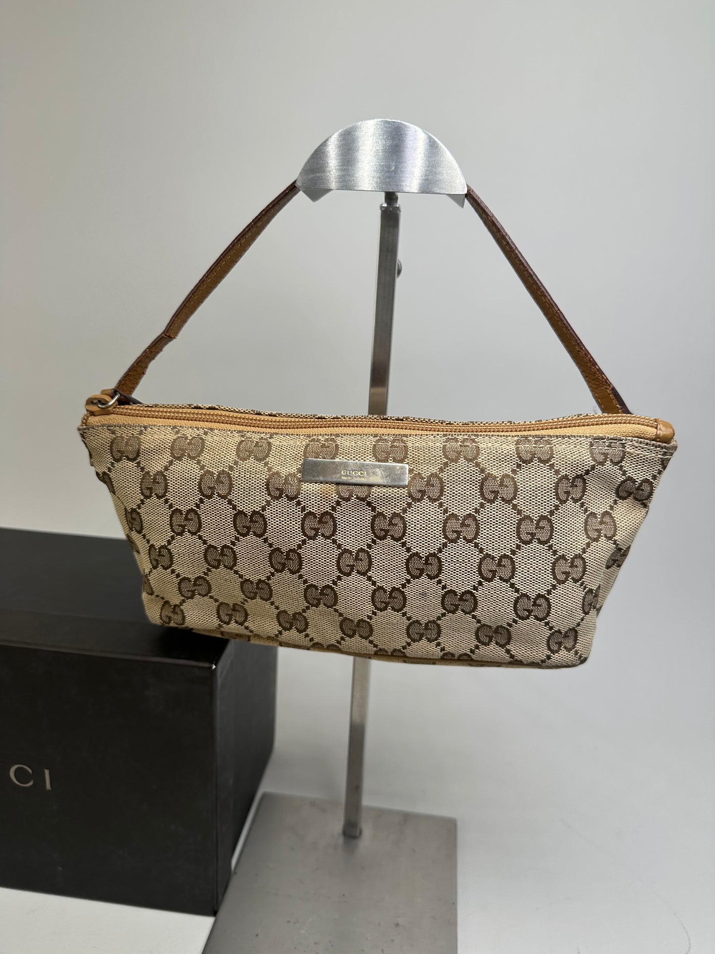 Vintage Gucci GG Supreme Clutch Bag Beige Brown Gold