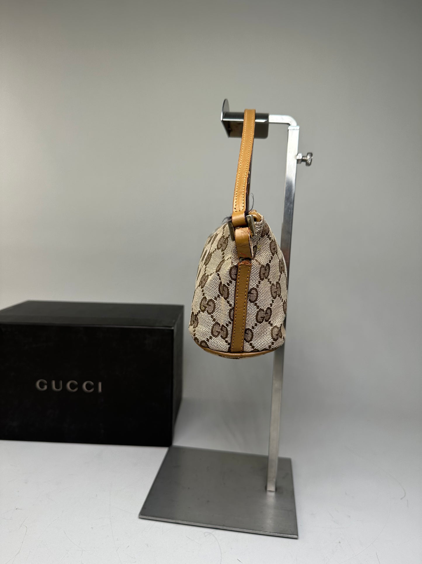 Vintage Gucci GG Supreme Clutch Bag Beige Brown Gold