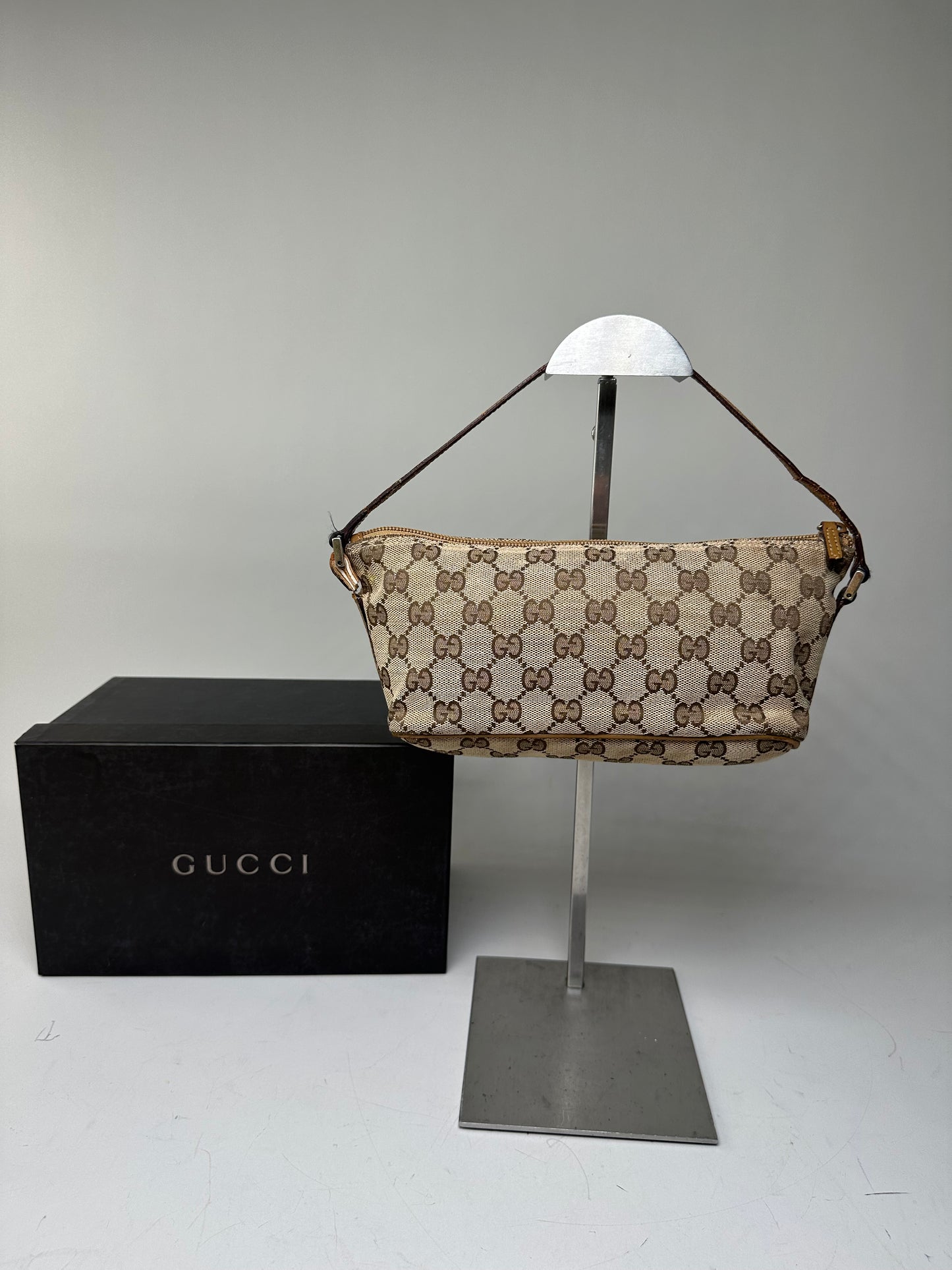 Vintage Gucci GG Supreme Clutch Bag Beige Brown Gold