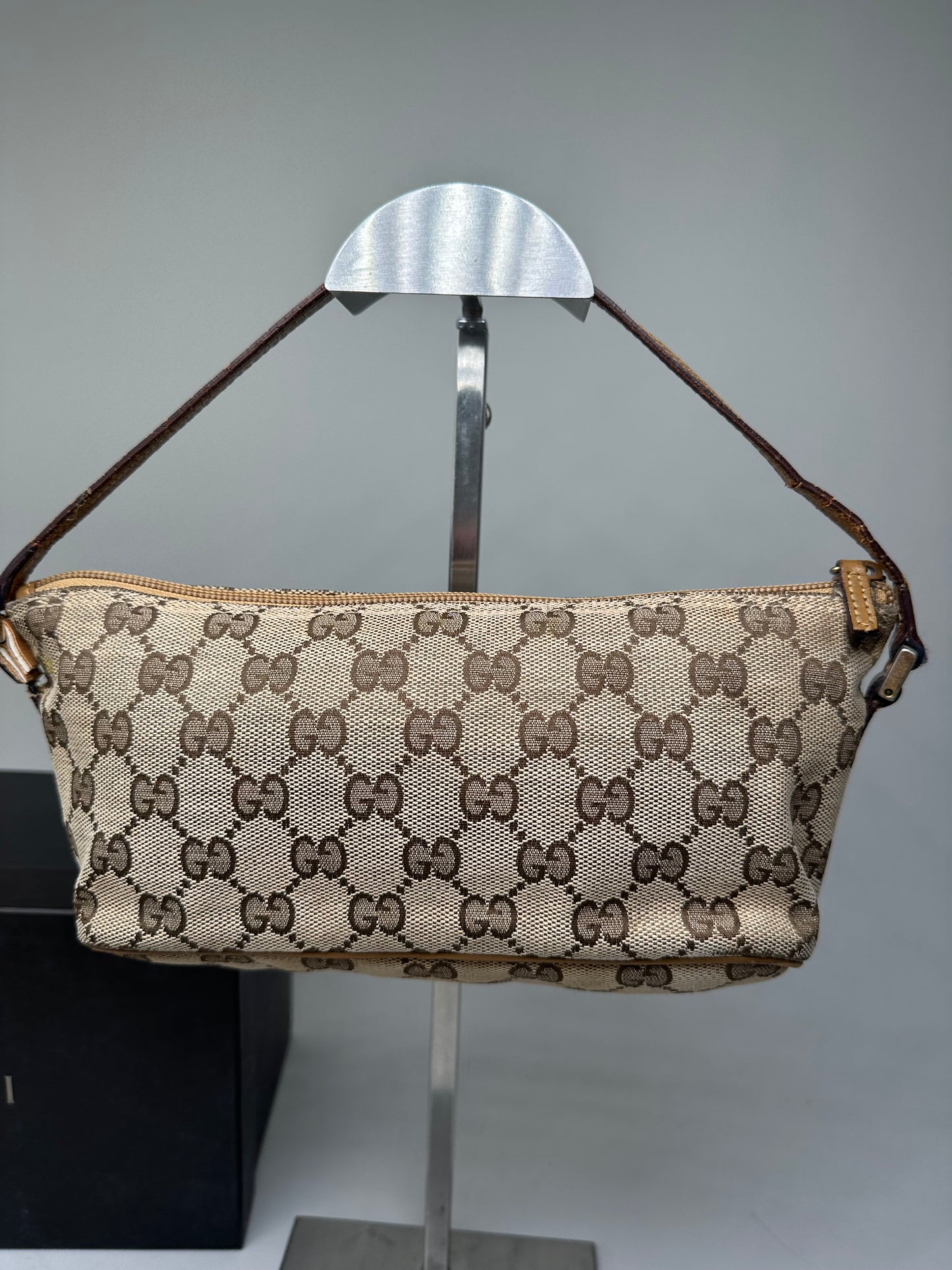 Vintage Gucci GG Supreme Clutch Bag Beige Brown Gold