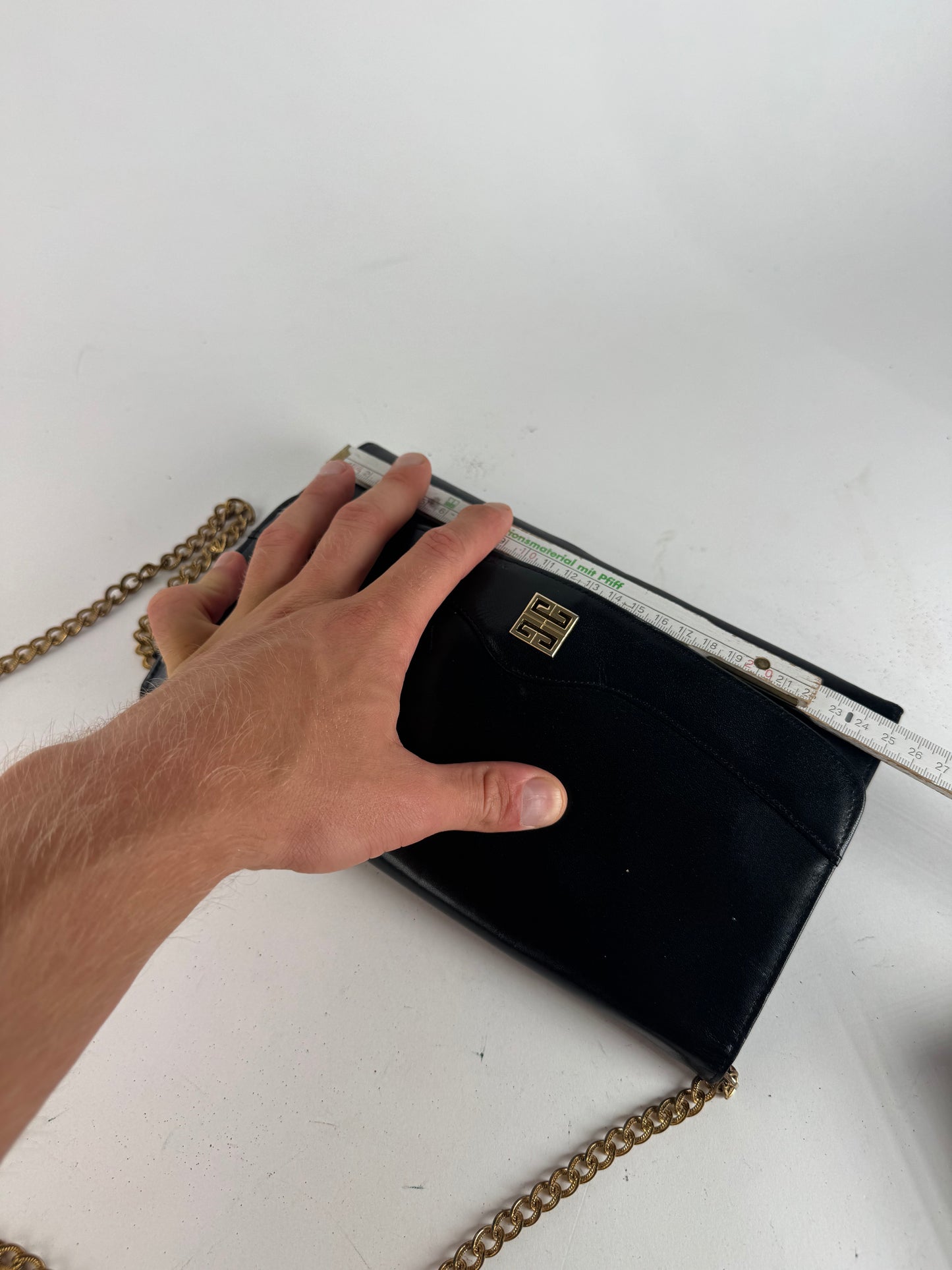 Sac vintage Givenchy en cuir verni 4G noir