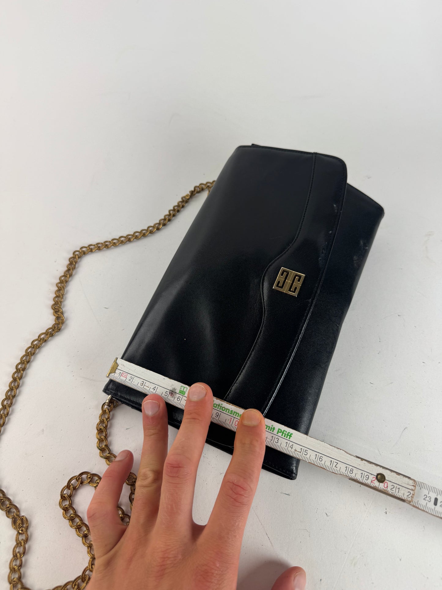 Sac vintage Givenchy en cuir verni 4G noir