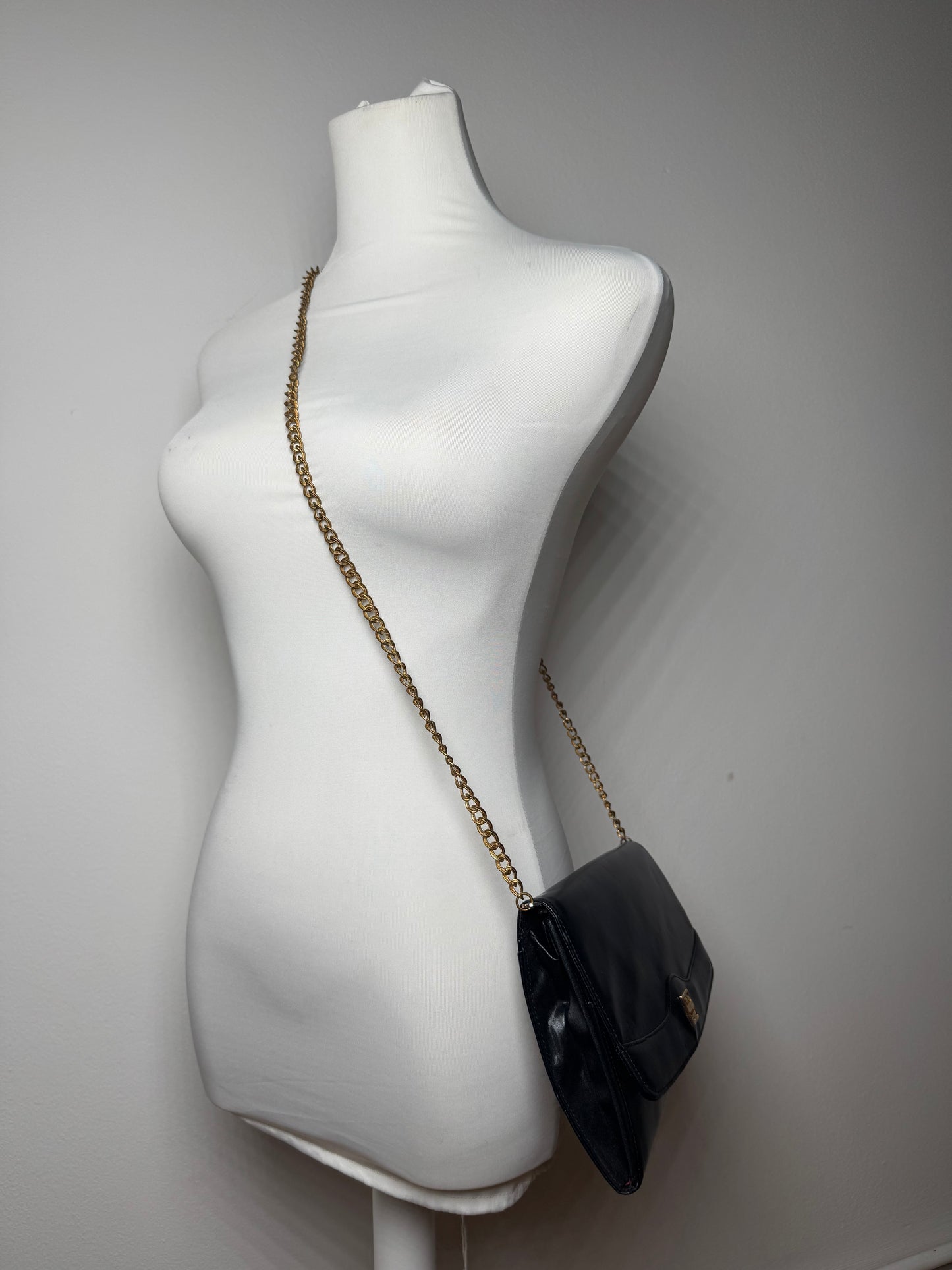 Sac vintage Givenchy en cuir verni 4G noir