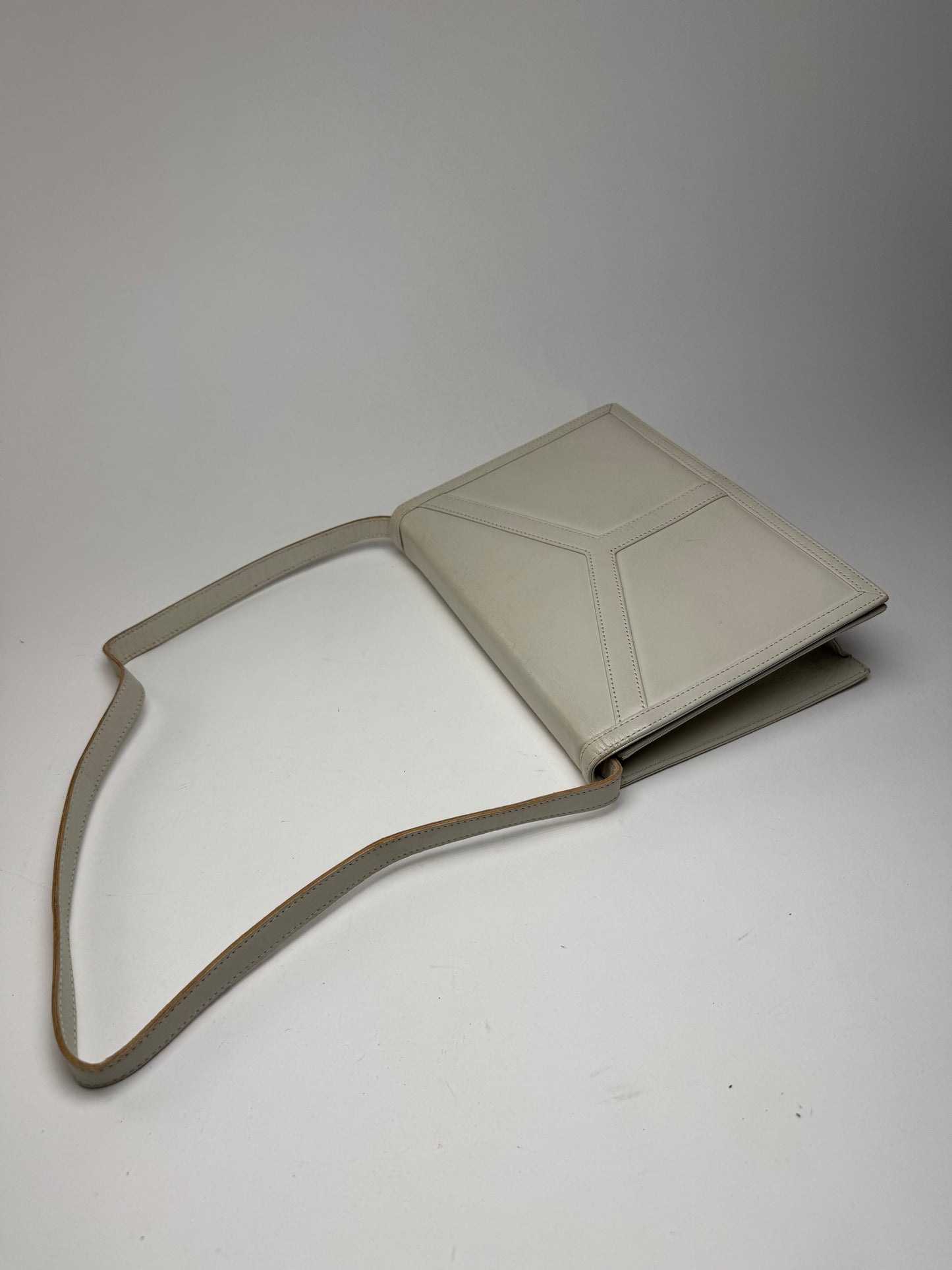 Sac vintage en cuir blanc Yves Saint Laurent