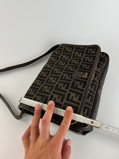 Sac vintage en toile et cuir monogramme Fendi FF