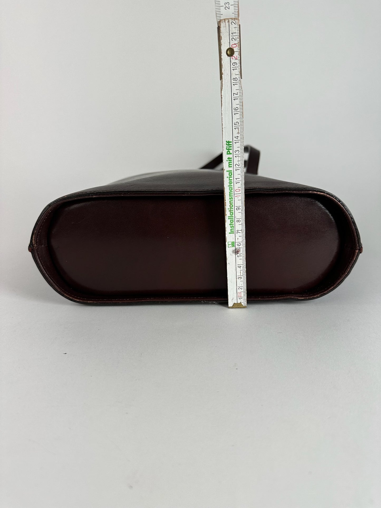 Sac vintage en cuir Issey Miyake violet