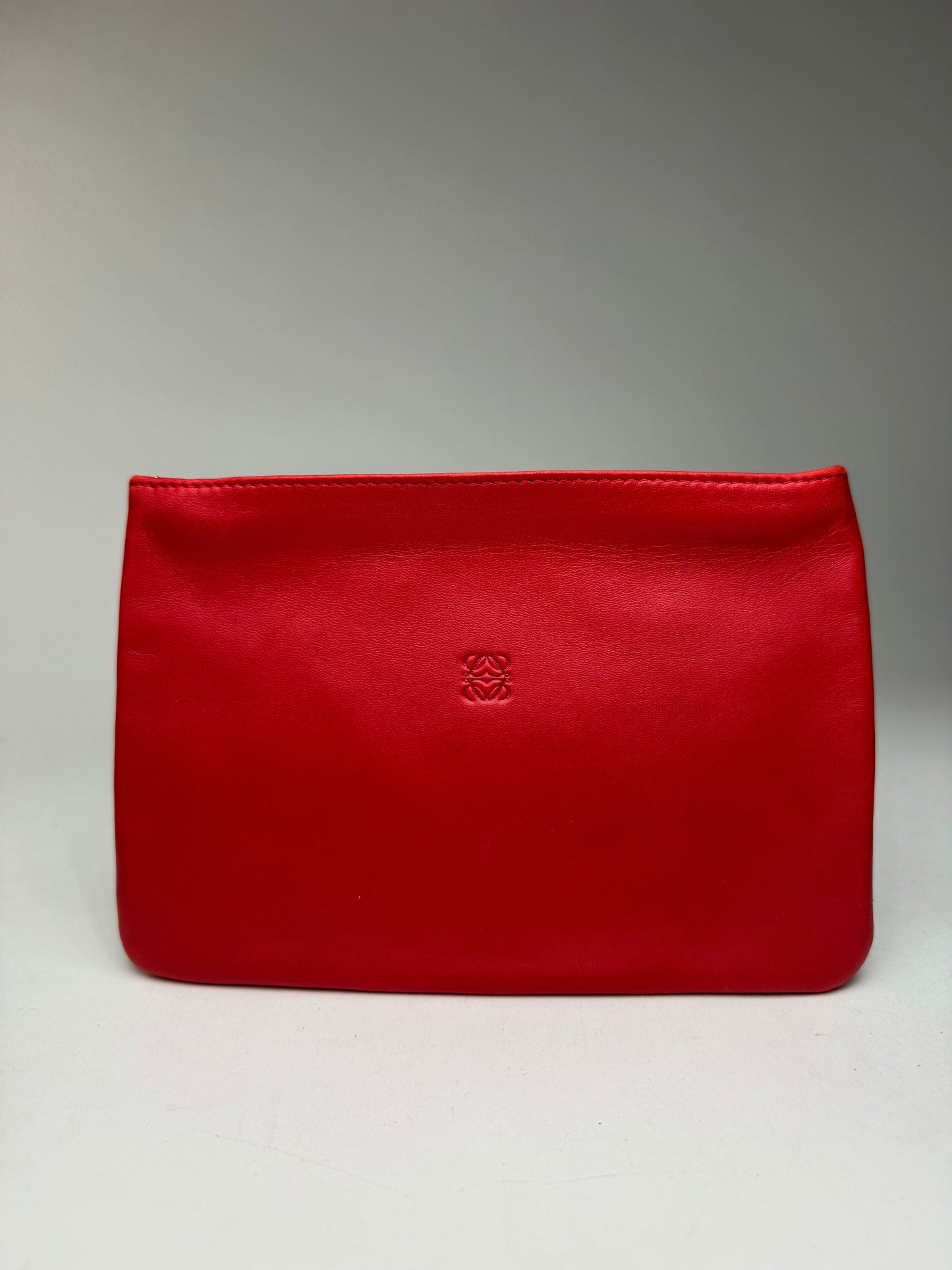 Pochette vintage Loewe Anagram en cuir rouge