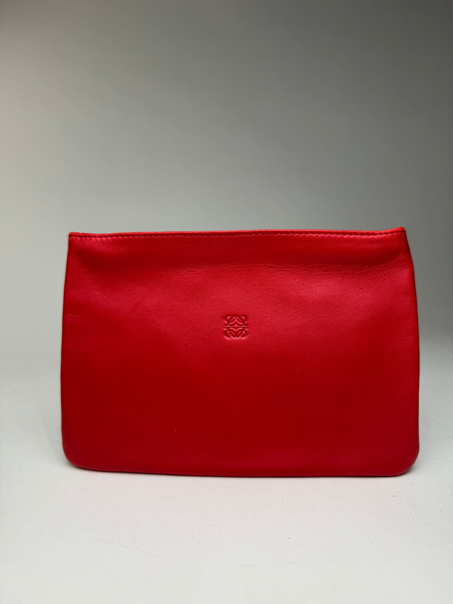 Pochette vintage Loewe Anagram en cuir rouge