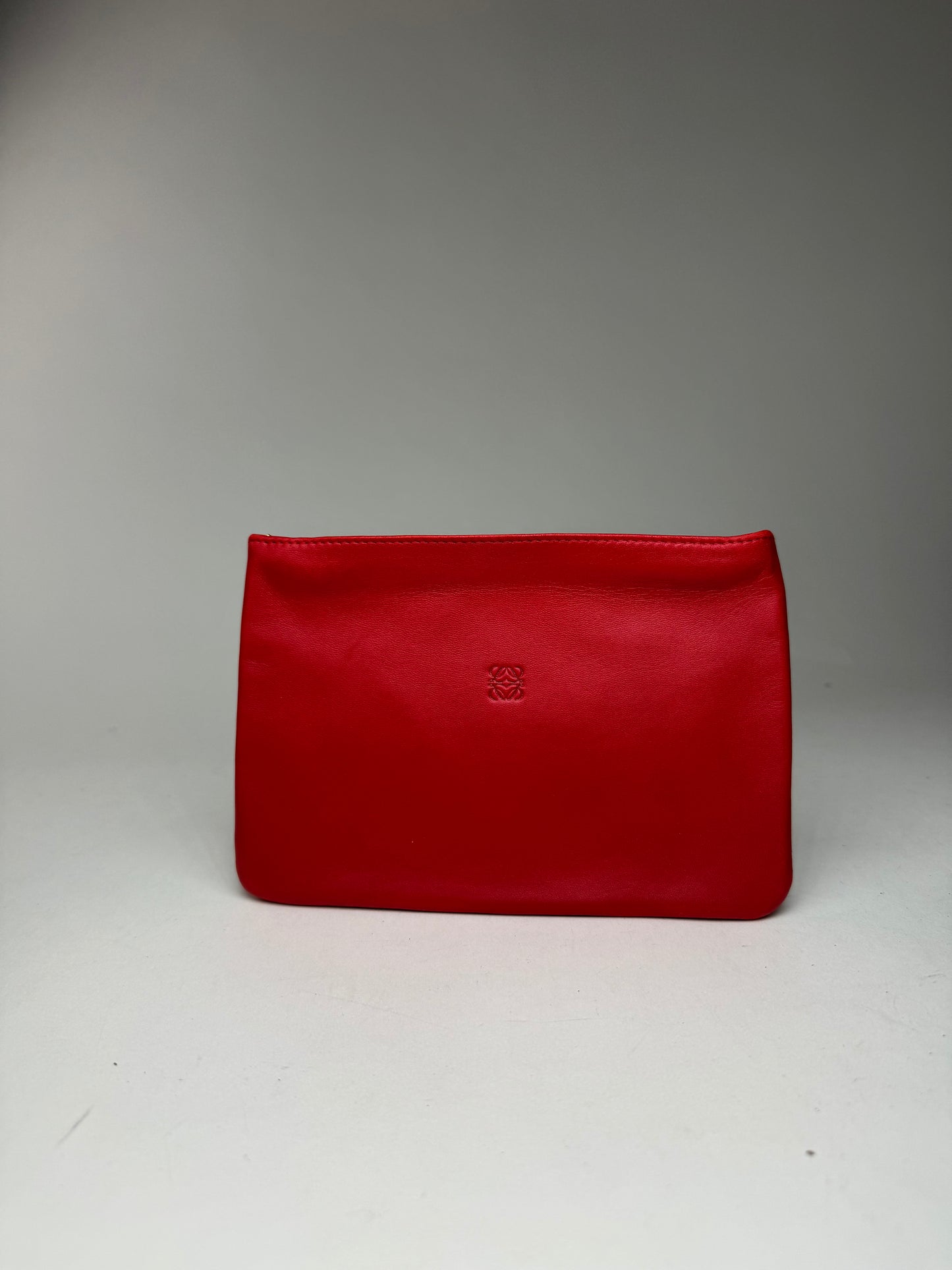 Pochette vintage Loewe Anagram en cuir rouge
