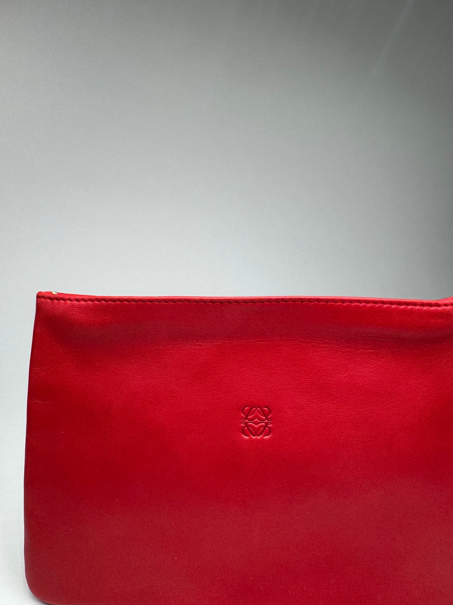 Pochette vintage Loewe Anagram en cuir rouge
