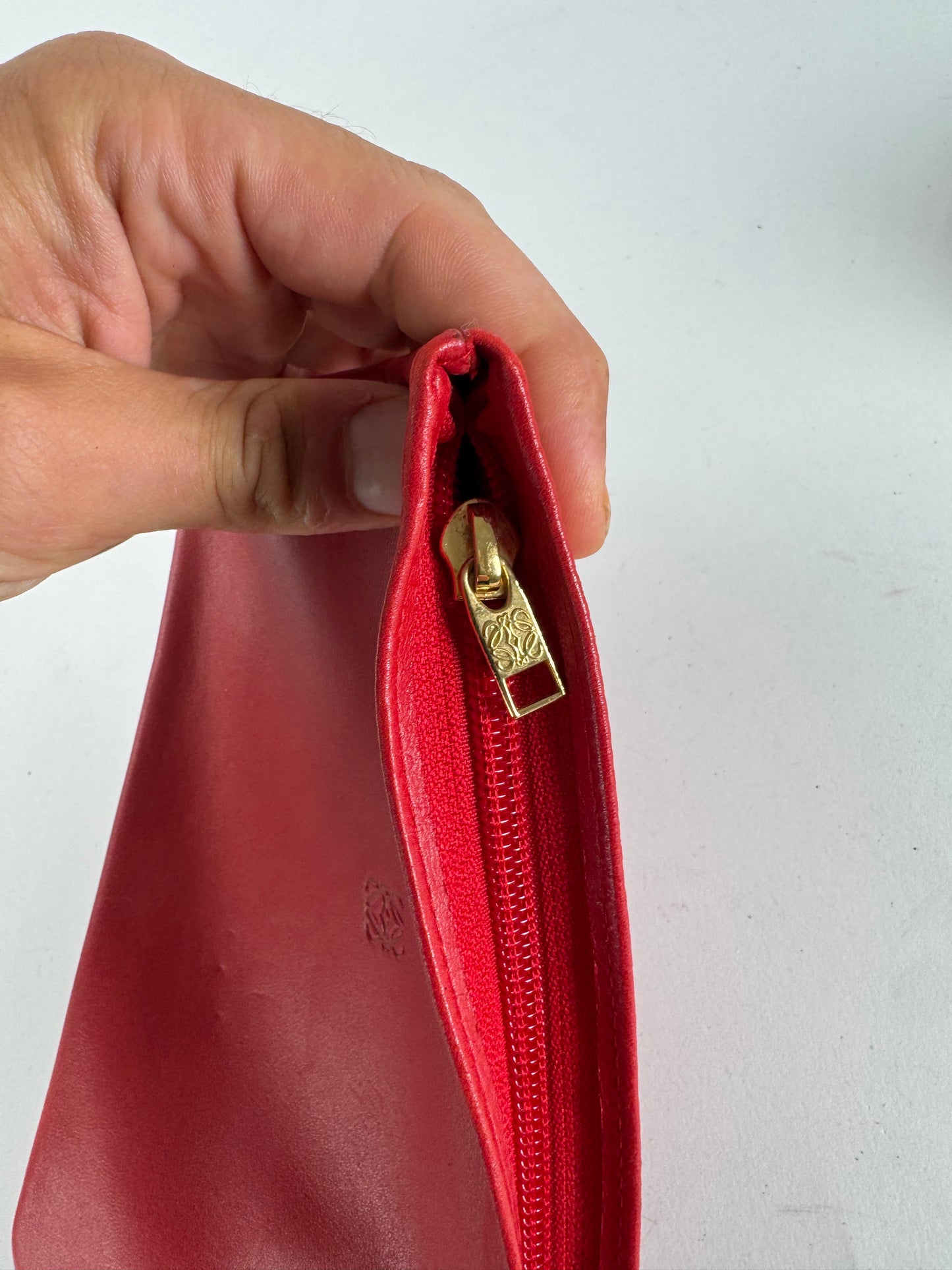 Pochette vintage Loewe Anagram en cuir rouge