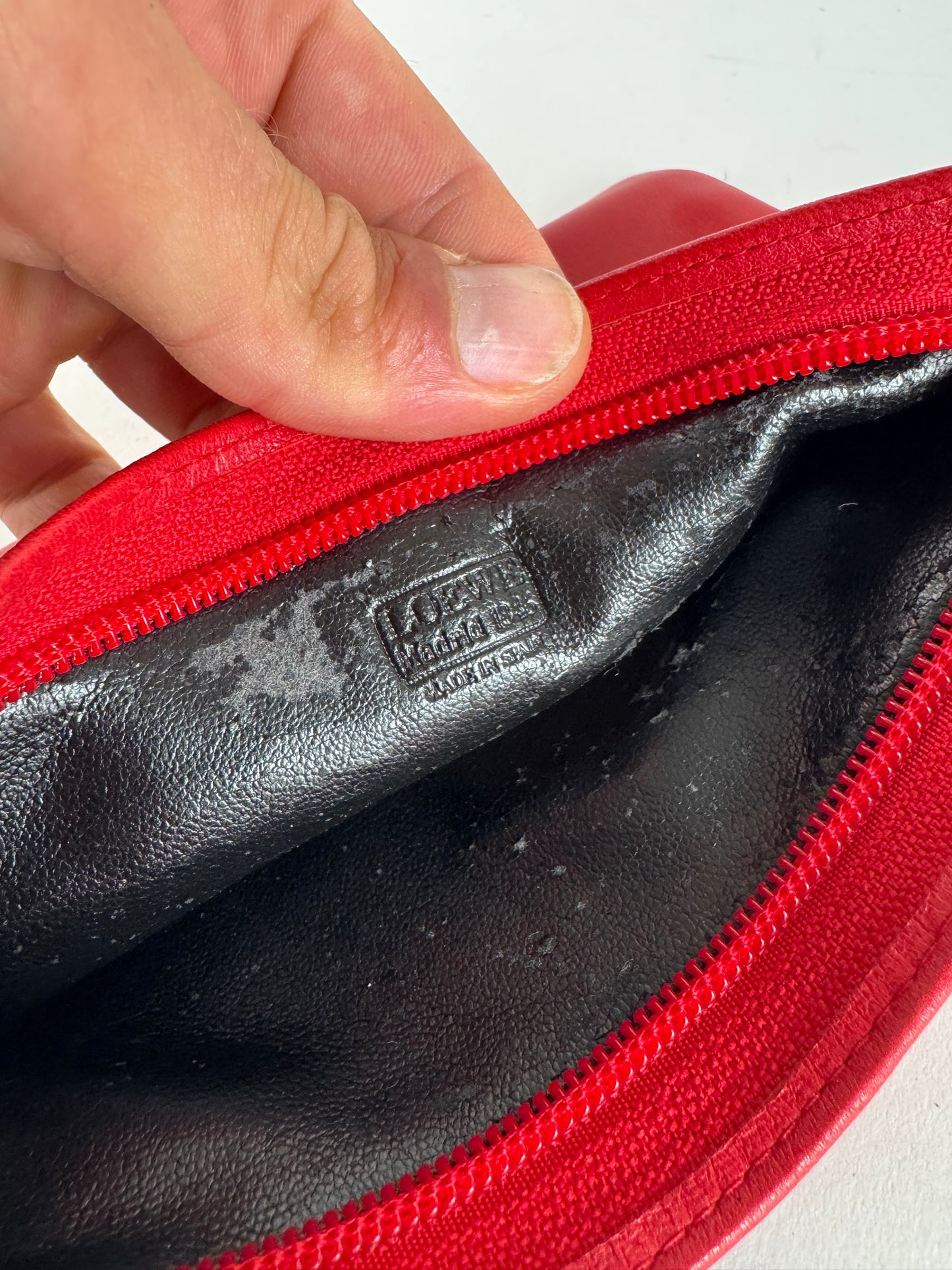 Pochette vintage Loewe Anagram en cuir rouge