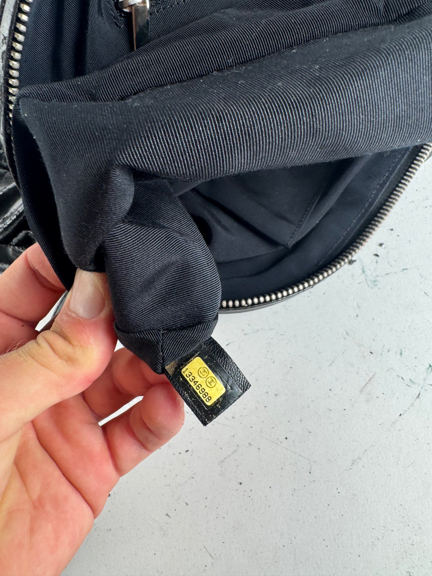 Sac Chanel vintage en cuir verni noir