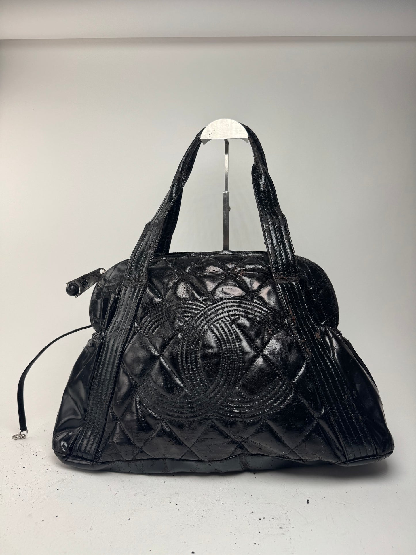 Sac Chanel vintage en cuir verni noir