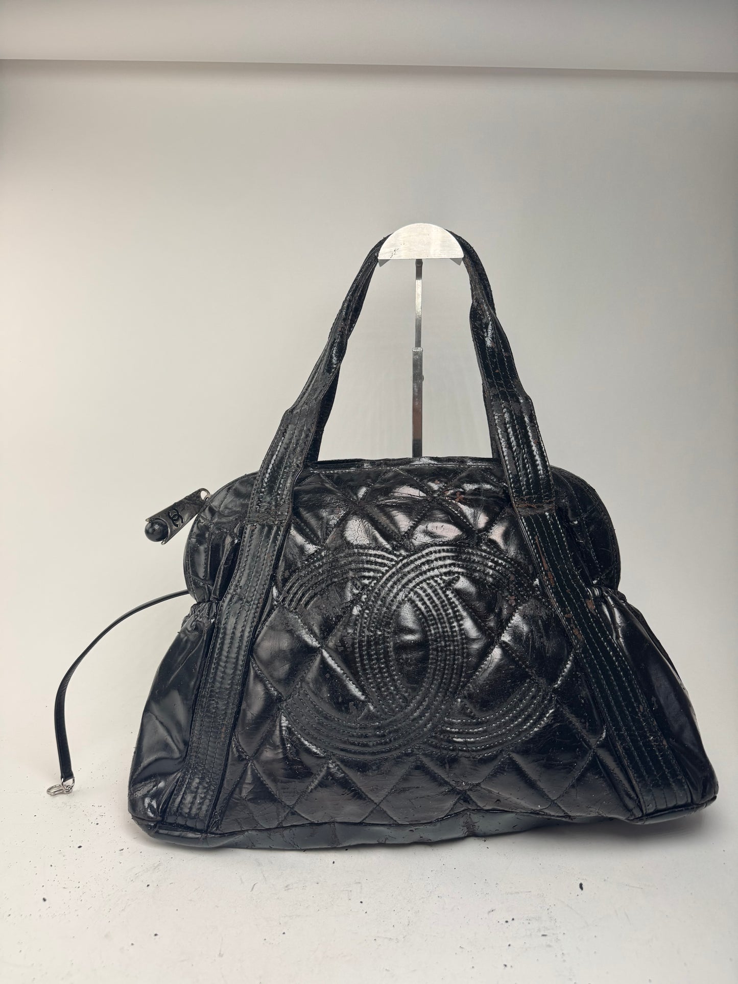 Sac Chanel vintage en cuir verni noir