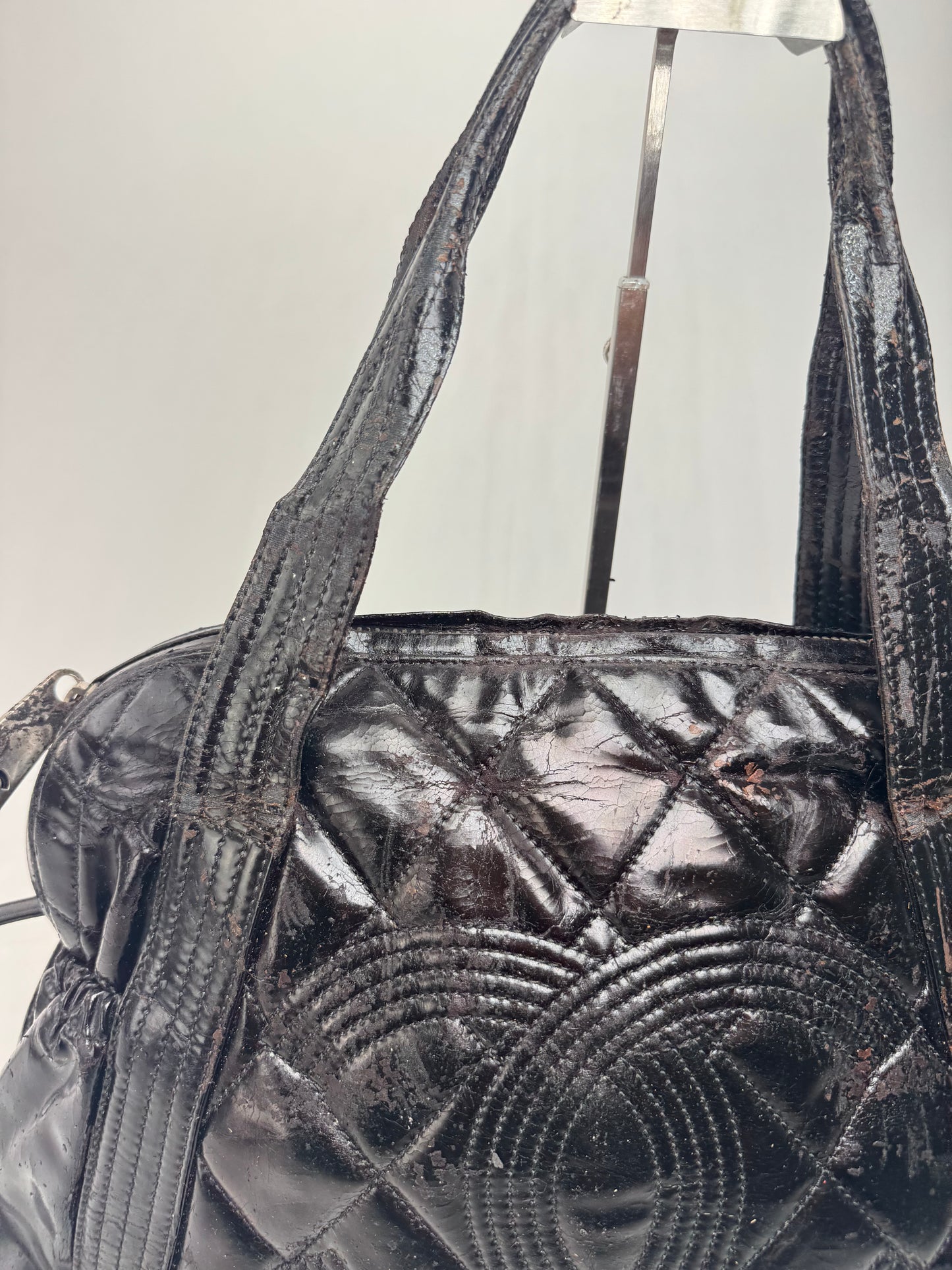 Sac Chanel vintage en cuir verni noir