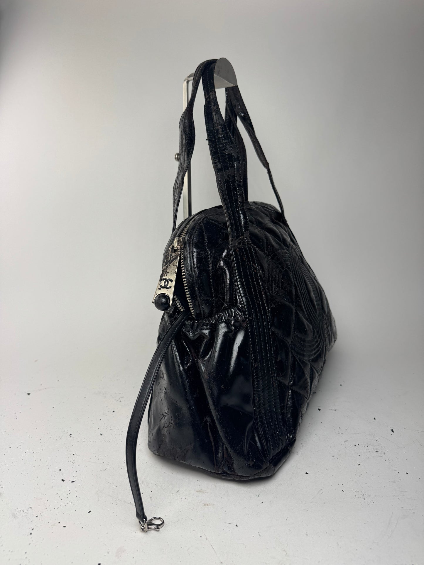 Sac Chanel vintage en cuir verni noir