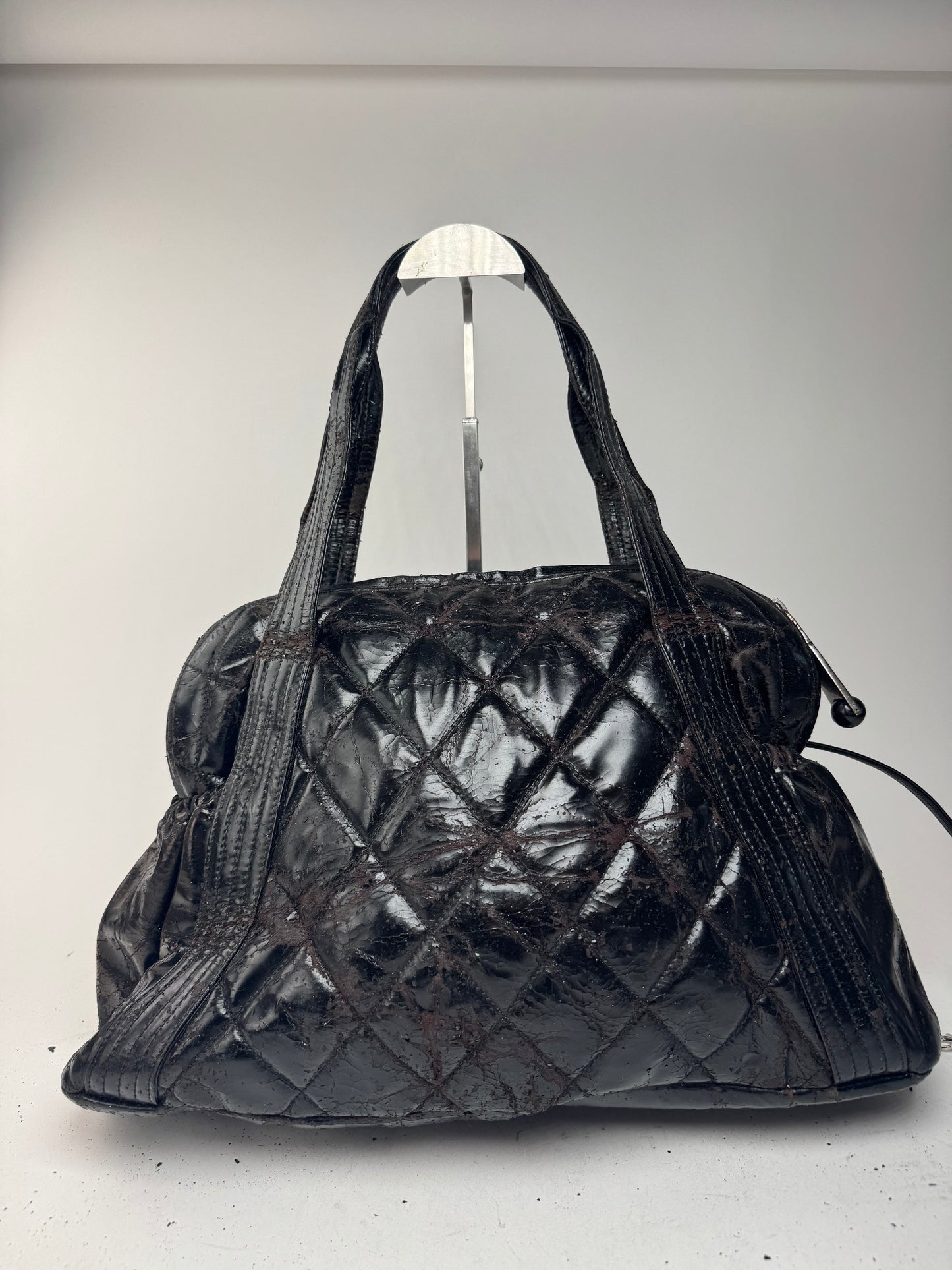 Sac Chanel vintage en cuir verni noir