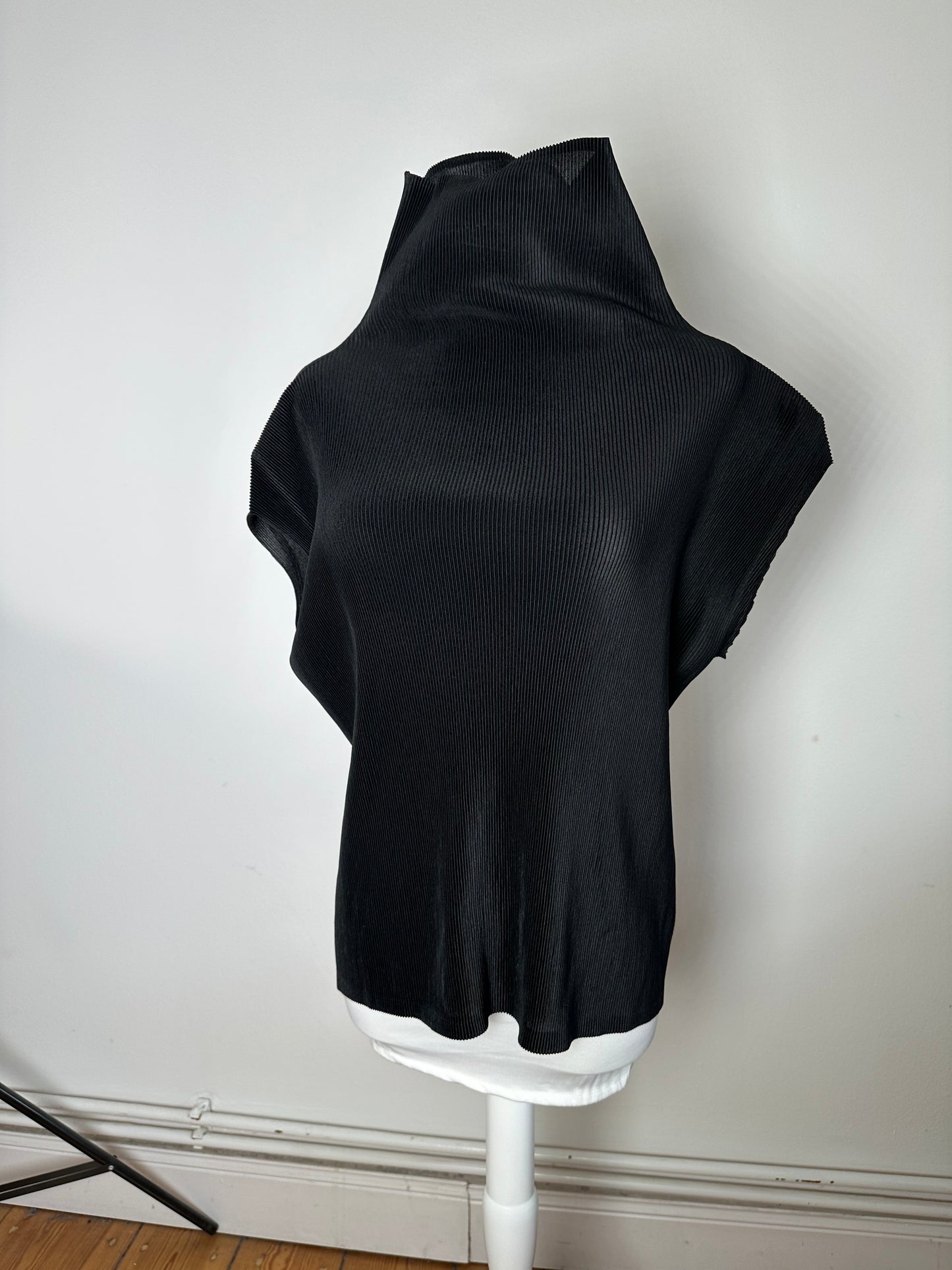 Vintage Issey Miyake Pleats Please Plissé Sleeveless High Neck Top Black M