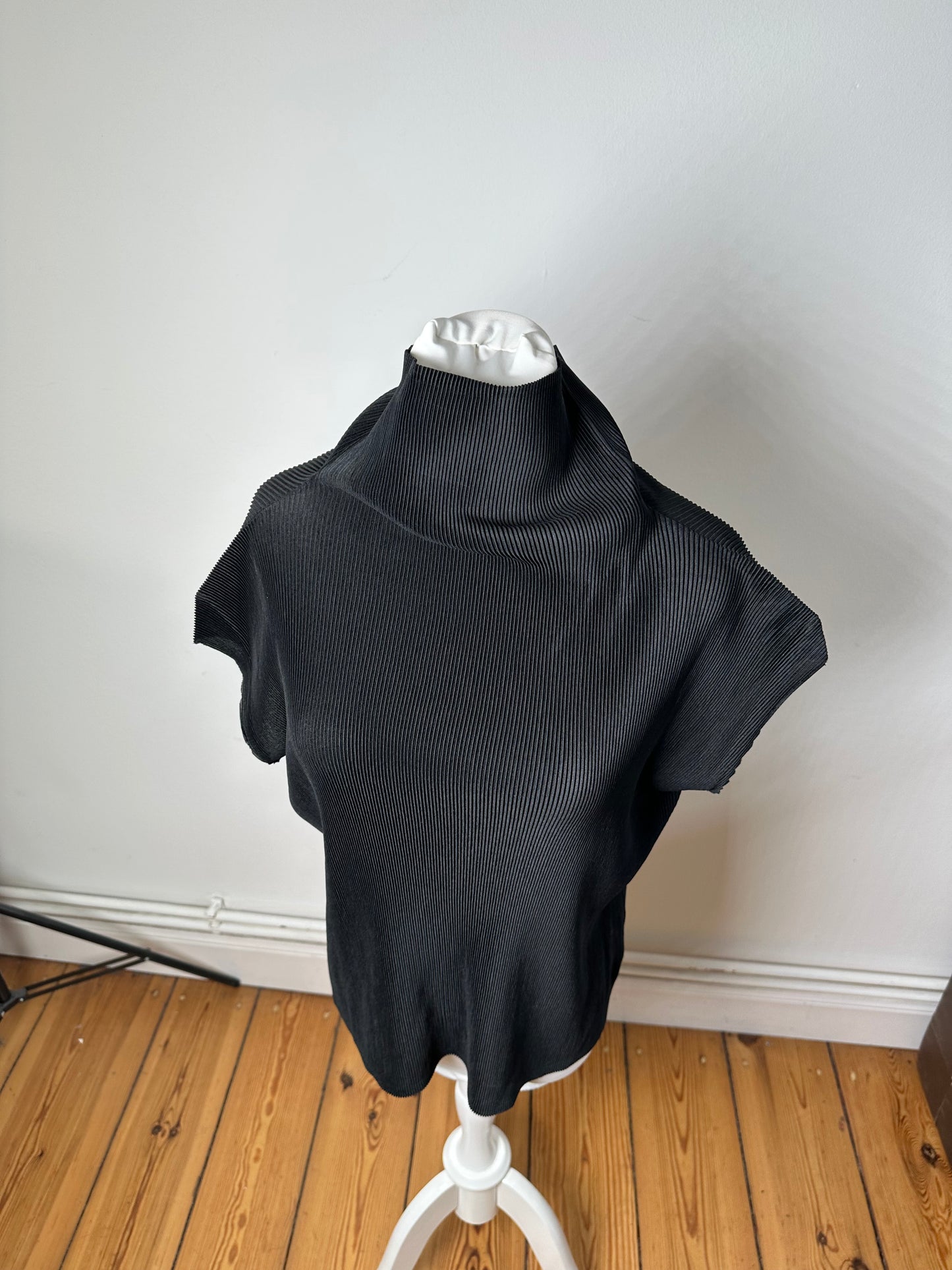 Vintage Issey Miyake Pleats Please Plissé Sleeveless High Neck Top Black M
