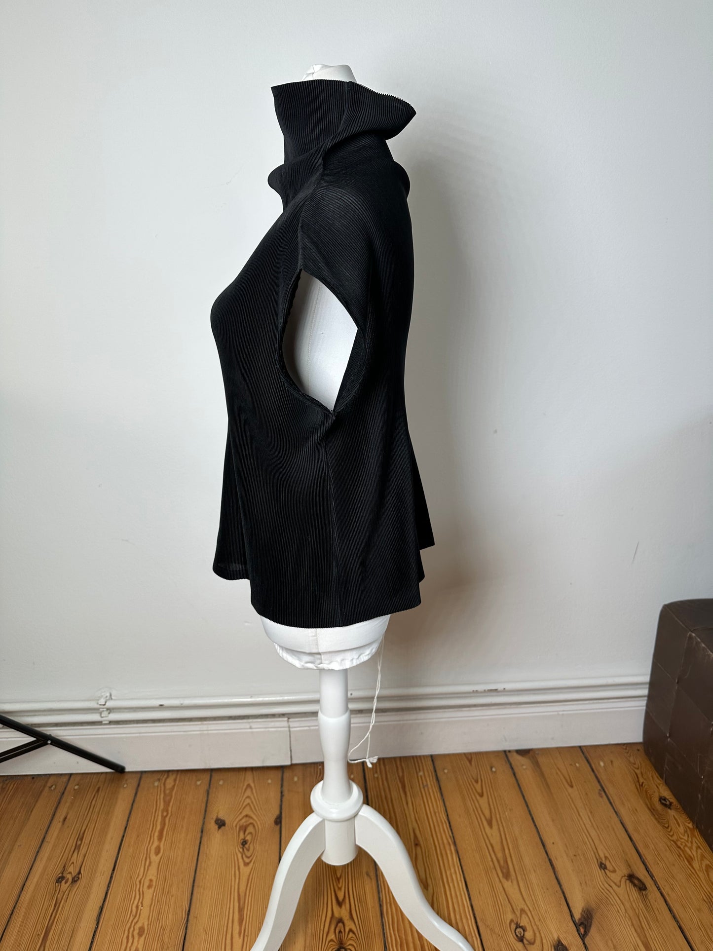 Vintage Issey Miyake Pleats Please Plissé Sleeveless High Neck Top Black M