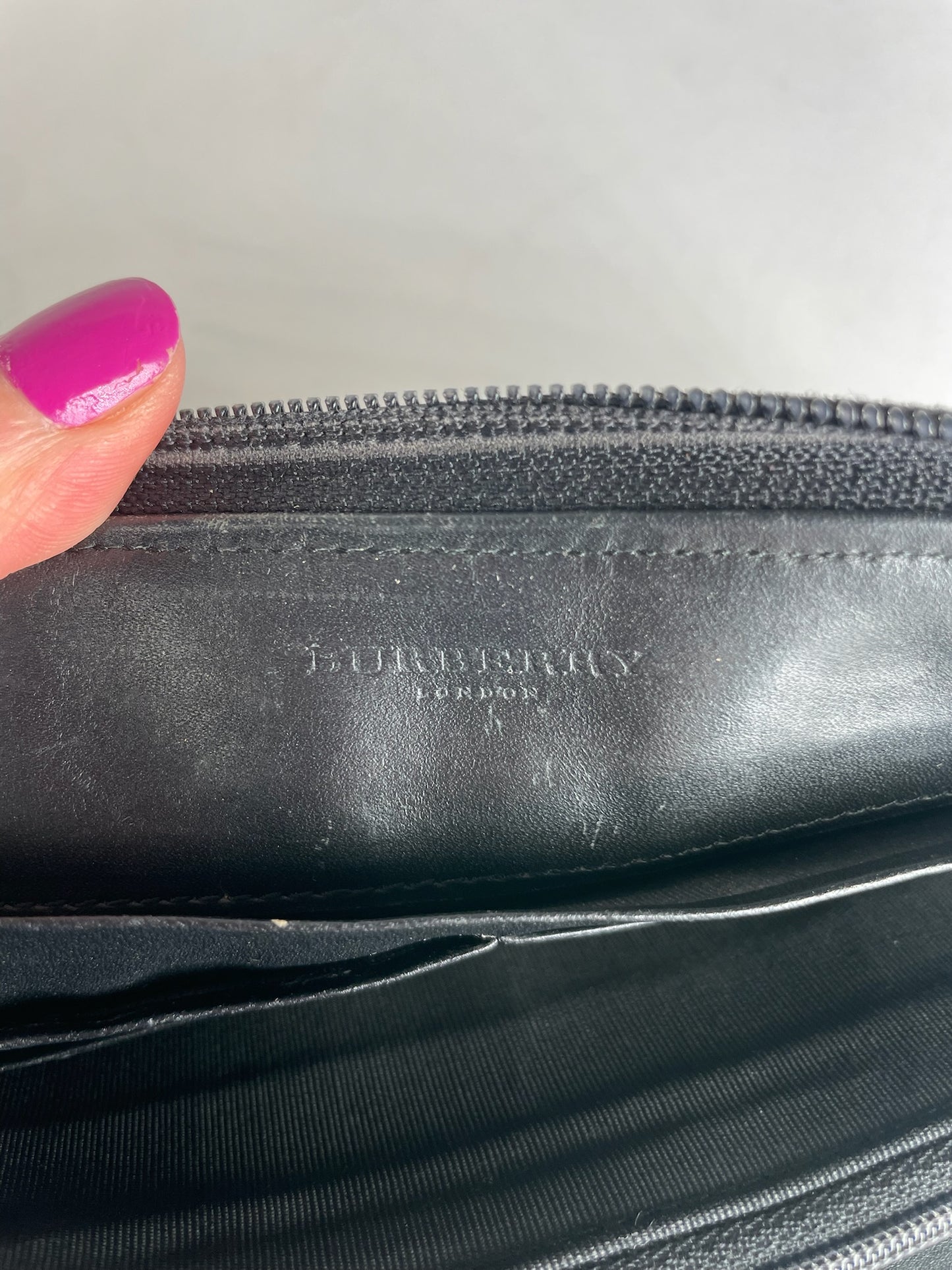 Vintage Burberry Nova Check Zippy Wallet Beige Black