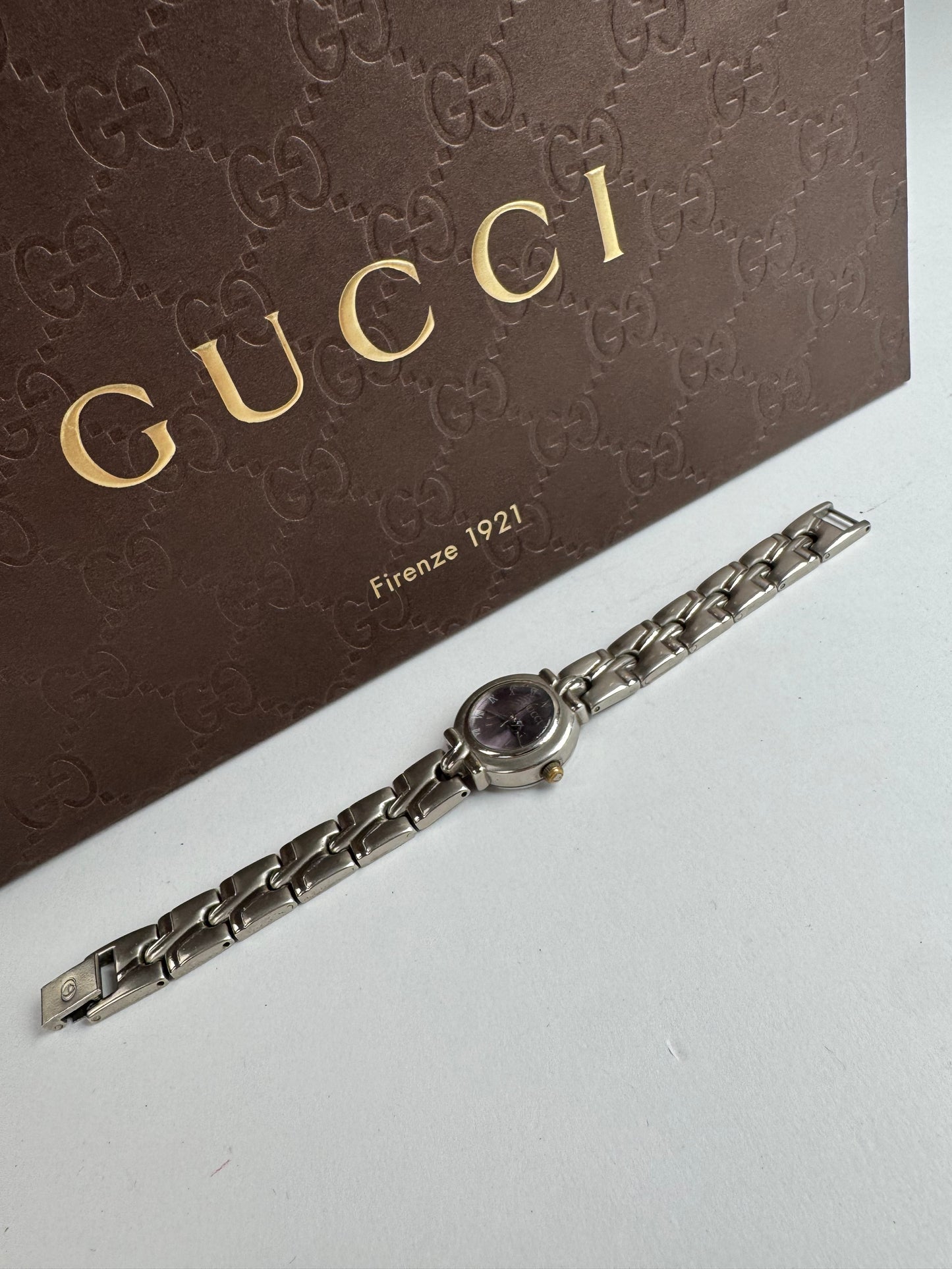 Montre Gucci vintage en acier argenté