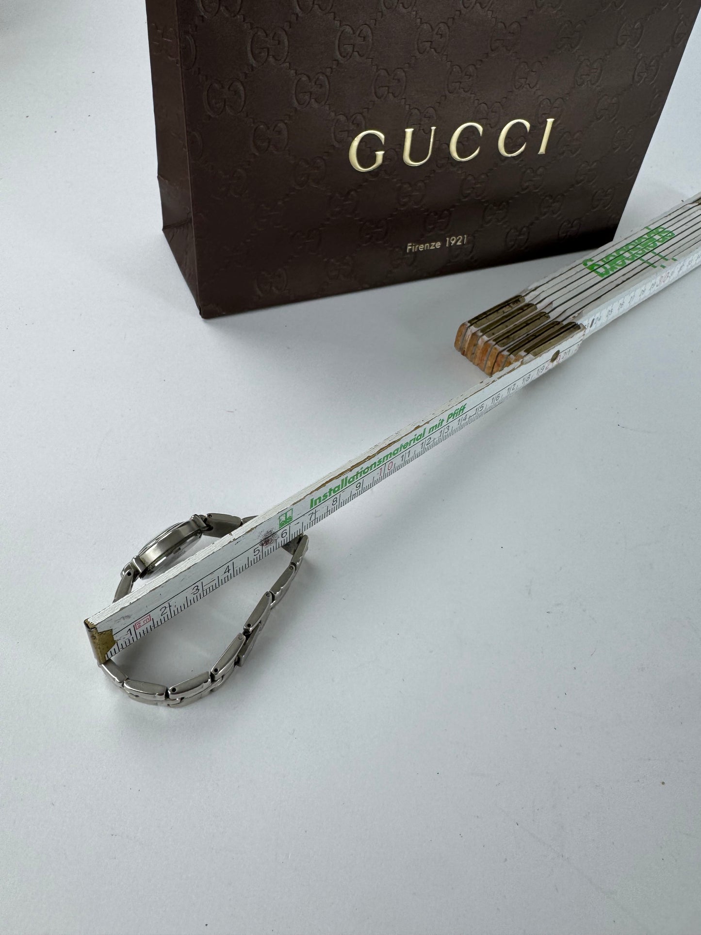 Montre Gucci vintage en acier argenté