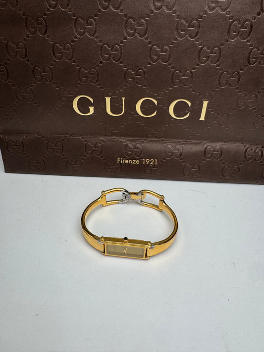 Montre Gucci vintage en acier et or avec mors