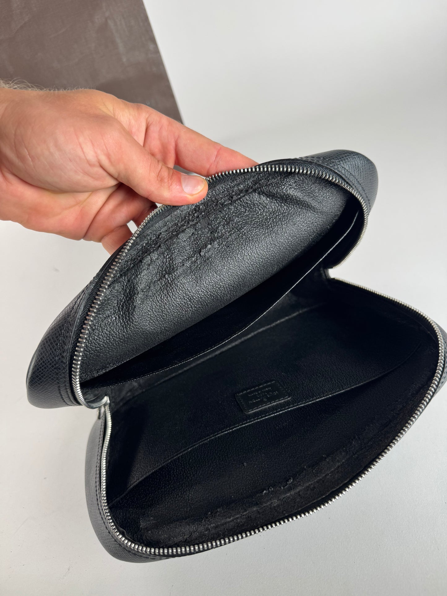 Vintage Louis Vuitton Taiga Leather clutch black