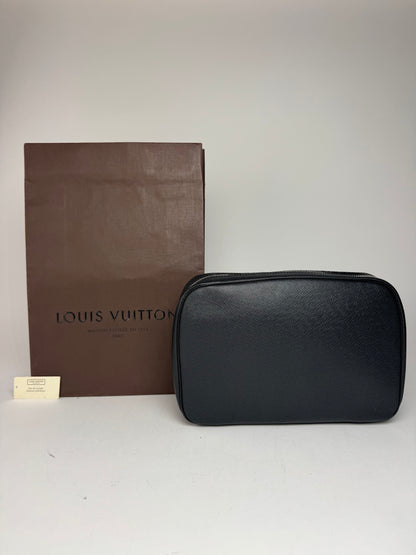 Vintage Louis Vuitton Taiga Leather clutch black