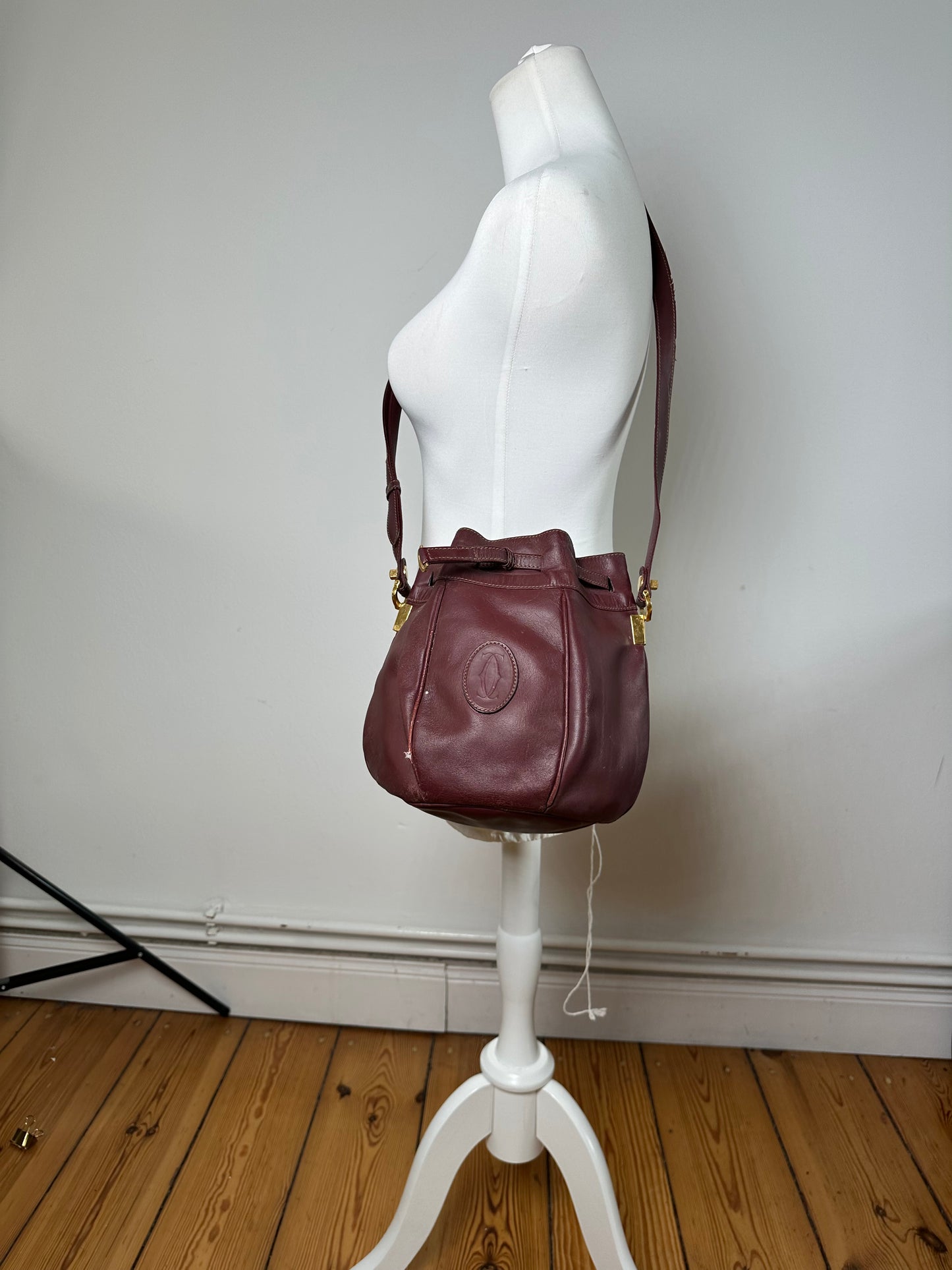 Vintage Cartier Must de Cartier Sac Seau Leather Crossbody Bucket Bag Bordeaux