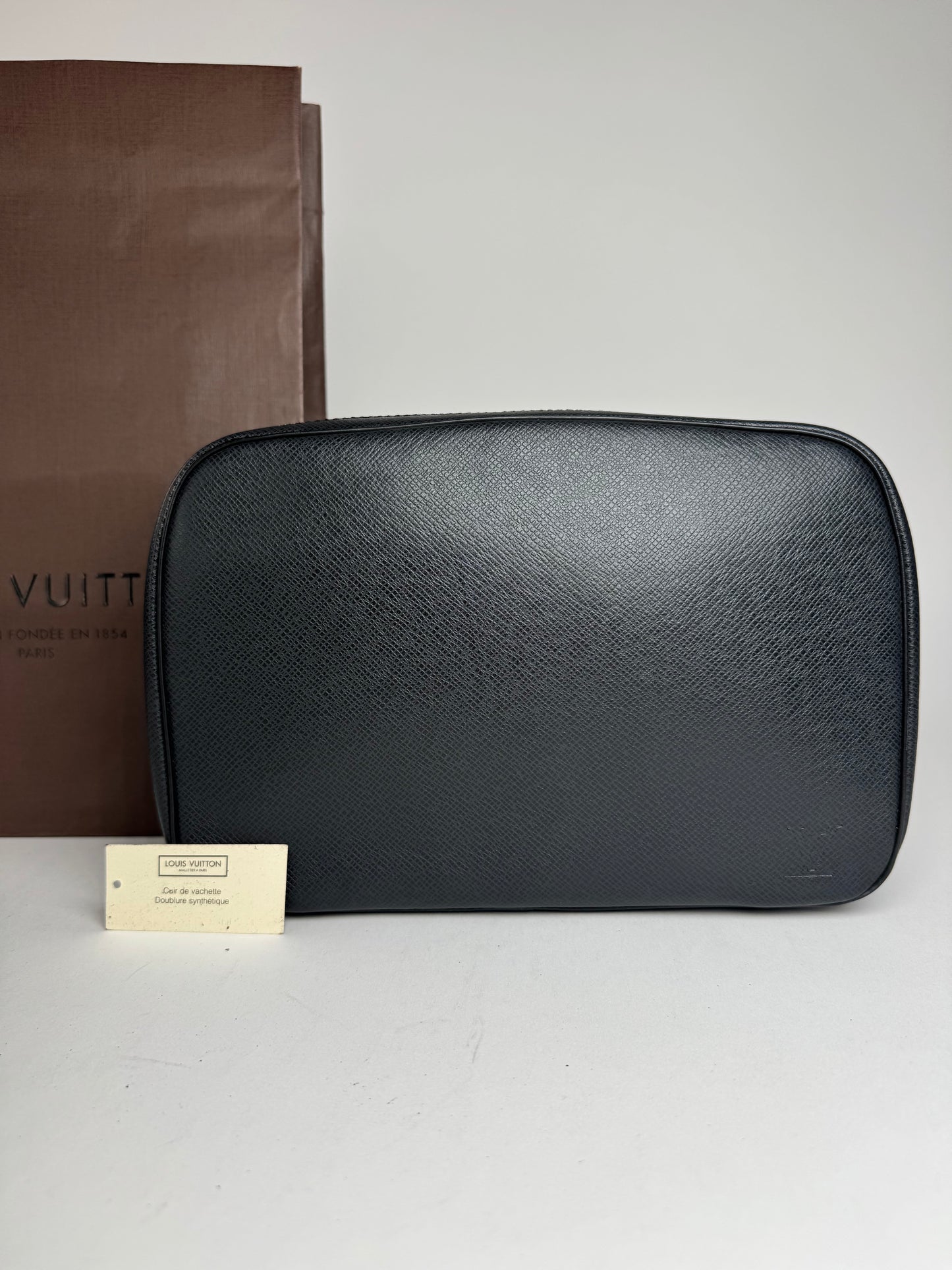 Vintage Louis Vuitton Taiga Leather clutch black