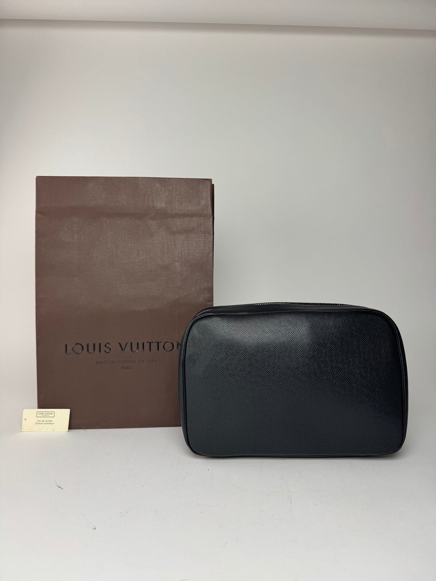 Vintage Louis Vuitton Taiga Leather clutch black