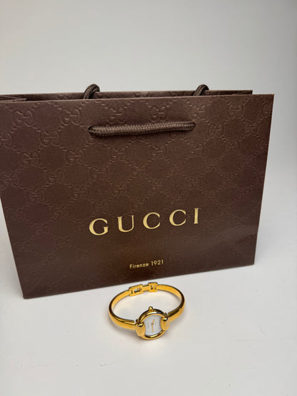 Montre Gucci vintage à mors doré