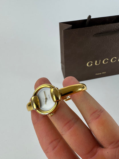 Montre Gucci vintage à mors doré