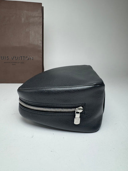 Vintage Louis Vuitton Taiga Leather clutch black