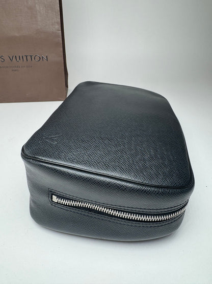 Vintage Louis Vuitton Taiga Leather clutch black