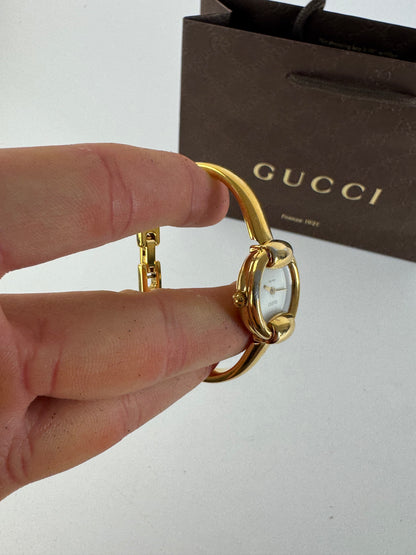 Montre Gucci vintage à mors doré