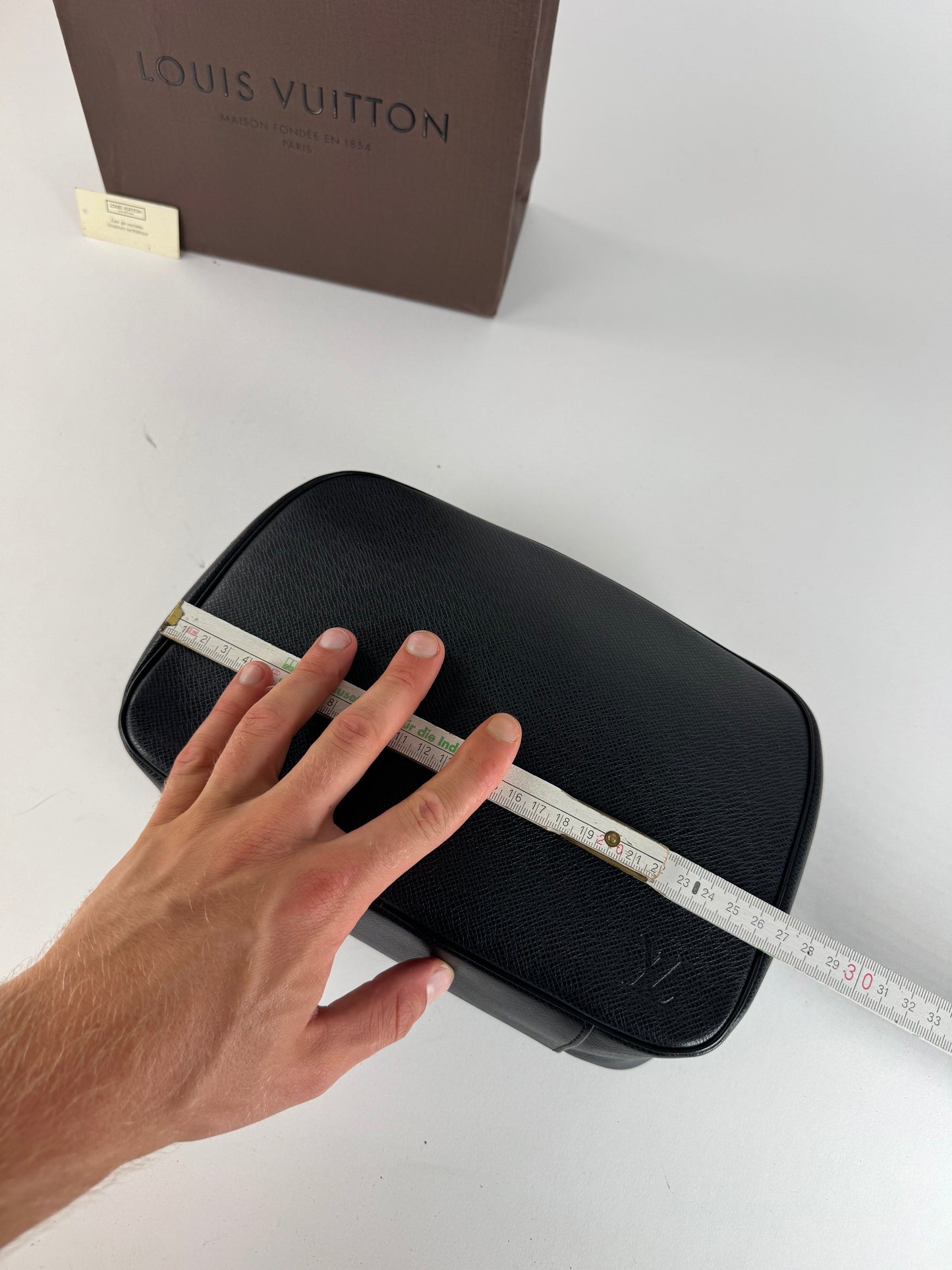 Vintage Louis Vuitton Taiga Leather clutch black