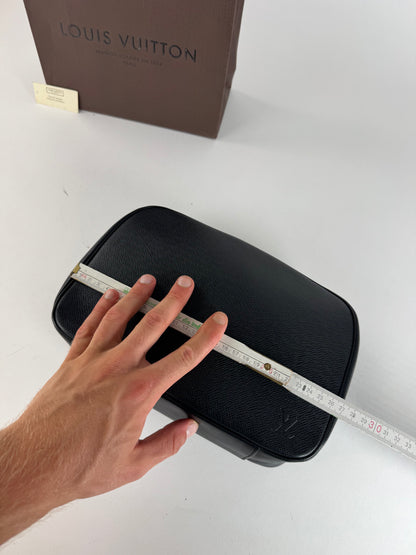 Vintage Louis Vuitton Taiga Leather clutch black