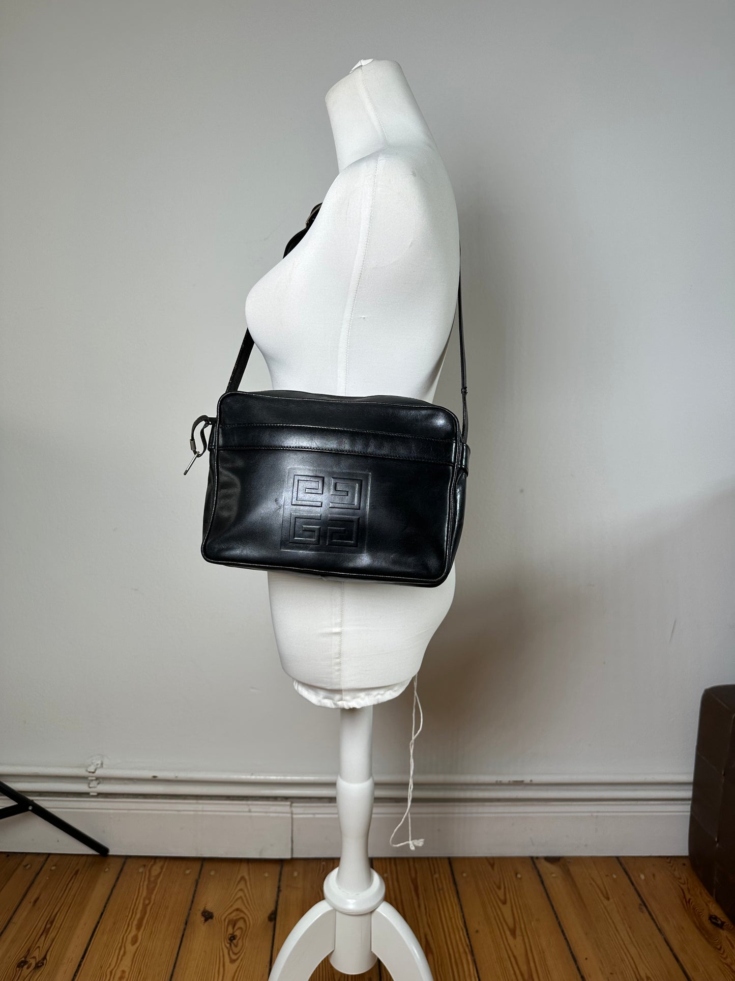 Vintage Givenchy 4G Smooth Leather Crossbody Shoulder Bag Black
